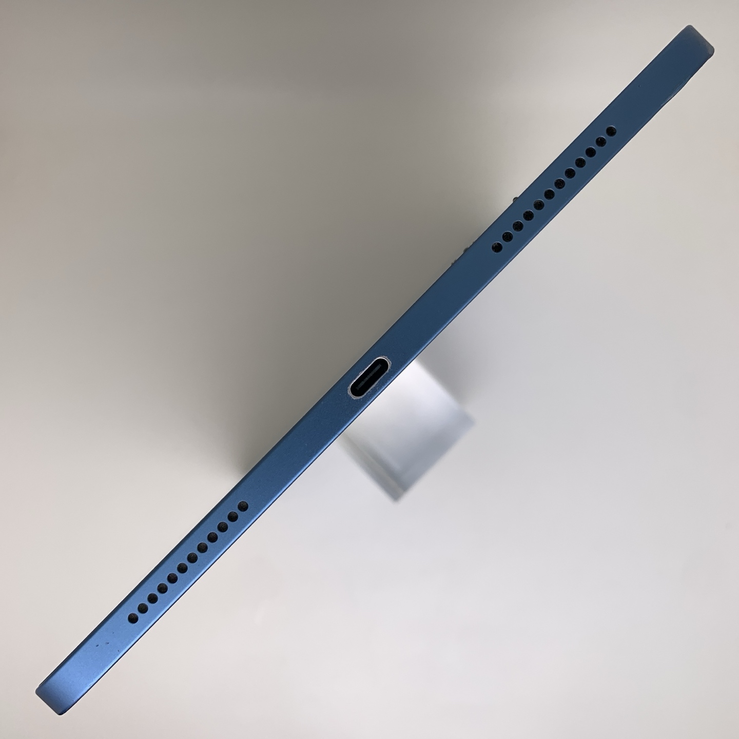 iPad 10 10.9-inch (2022) Blue, view 6