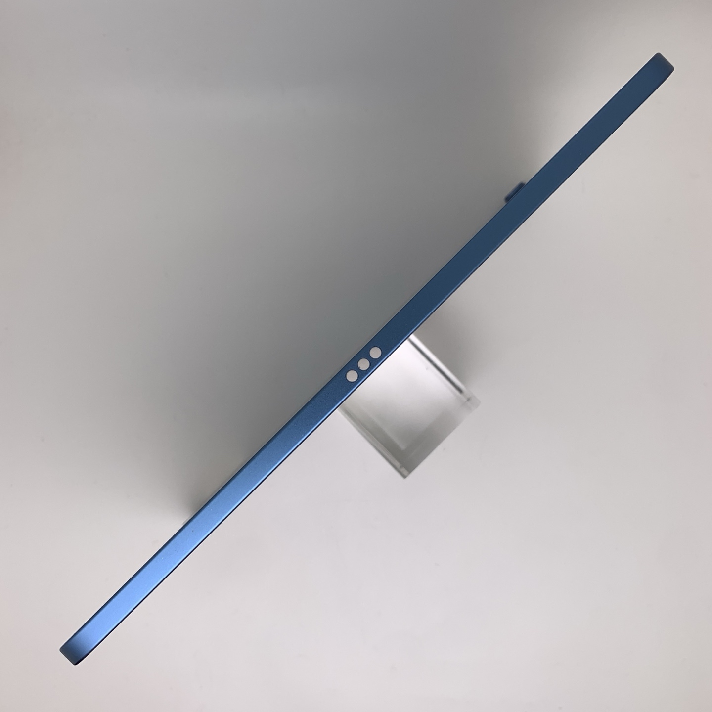 iPad 10 10.9-inch (2022) Blue, view 3