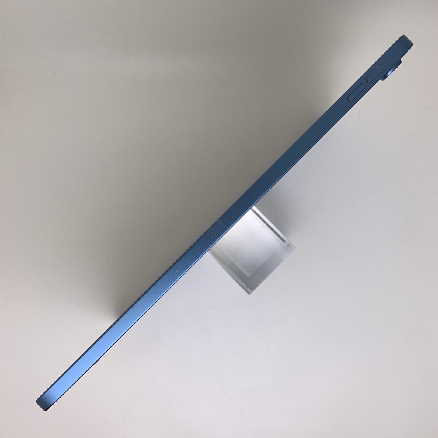 iPad 10 10.9-inch (2022) Blue, view 4