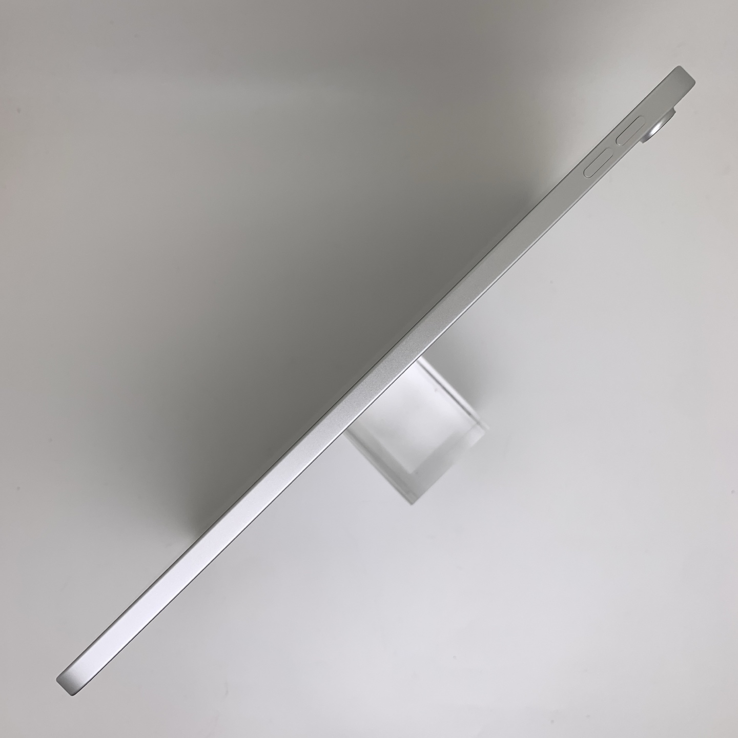 iPad 10 10.9-inch (2022) Silver, view 3
