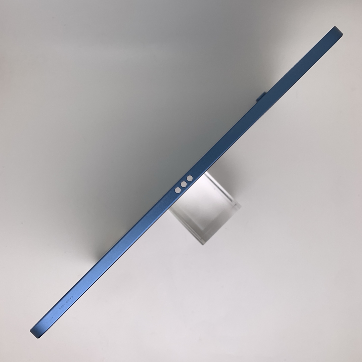 iPad 11 11-inch (2025) Blue, view 4