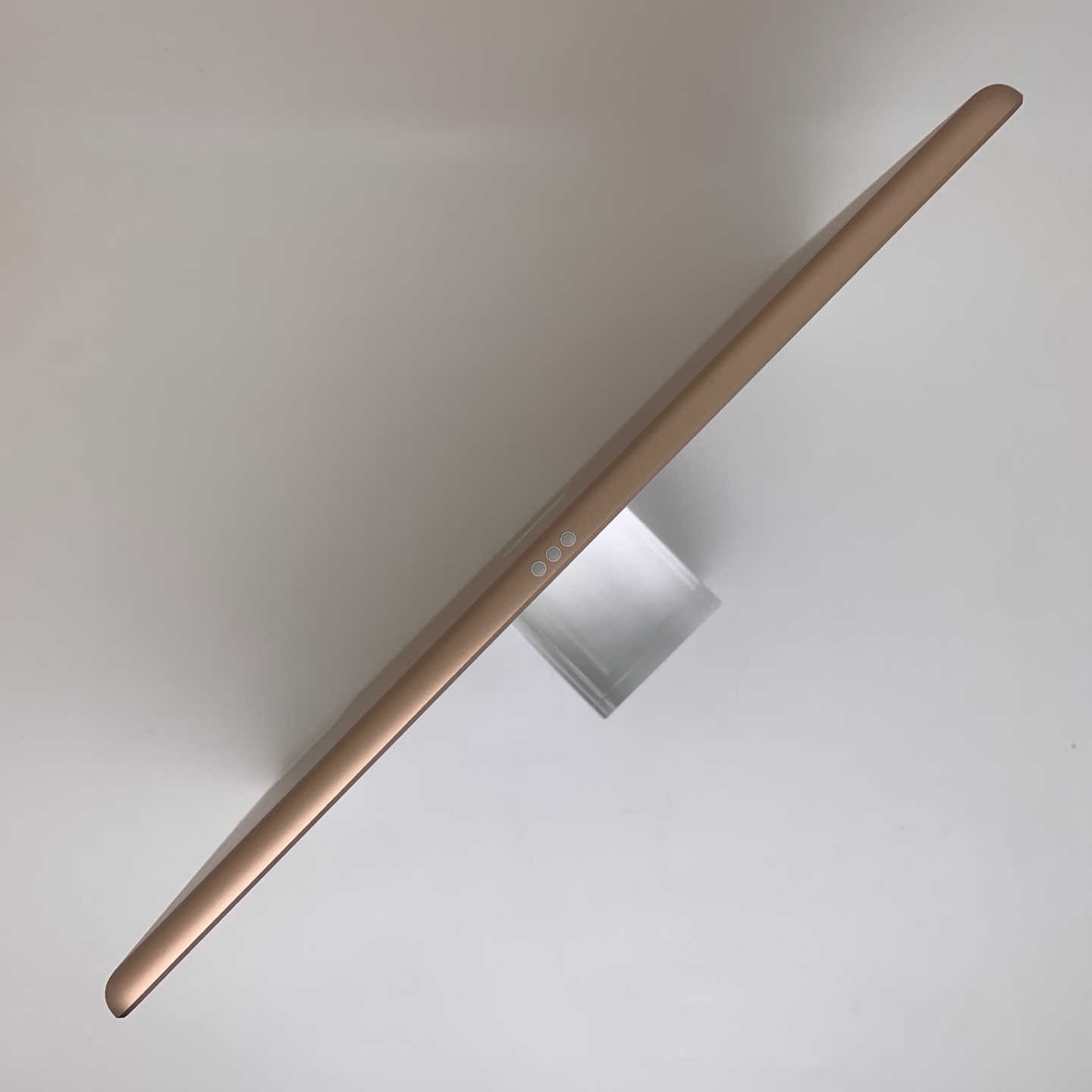 iPad 8 10.2-inch (2020) Gold, view 3