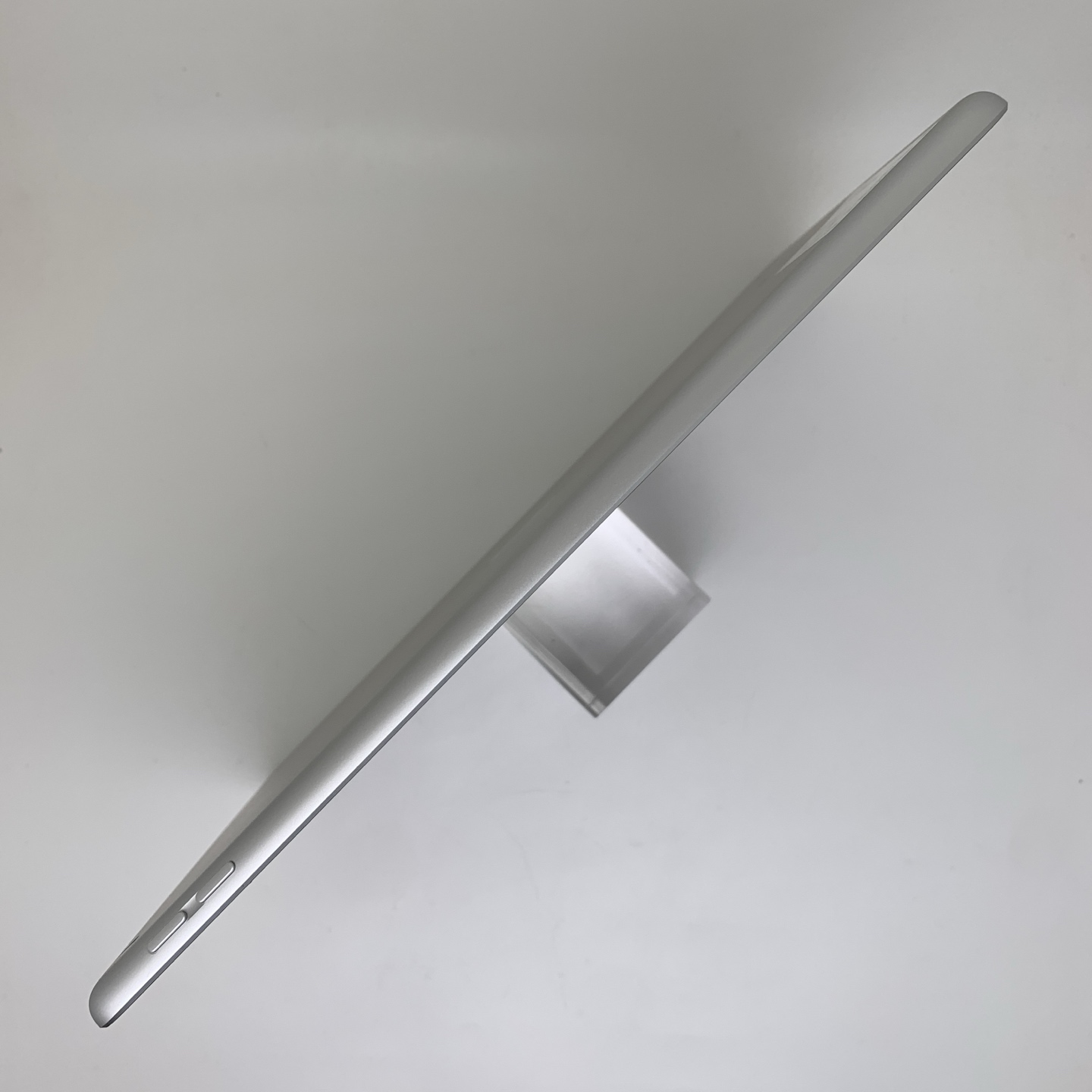 iPad 9 10.2-inch (2021) Silver, view 4