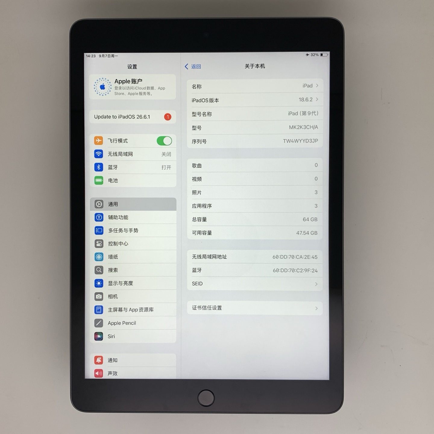 iPad 9 10.2-inch (2021) Space Gray, view 2