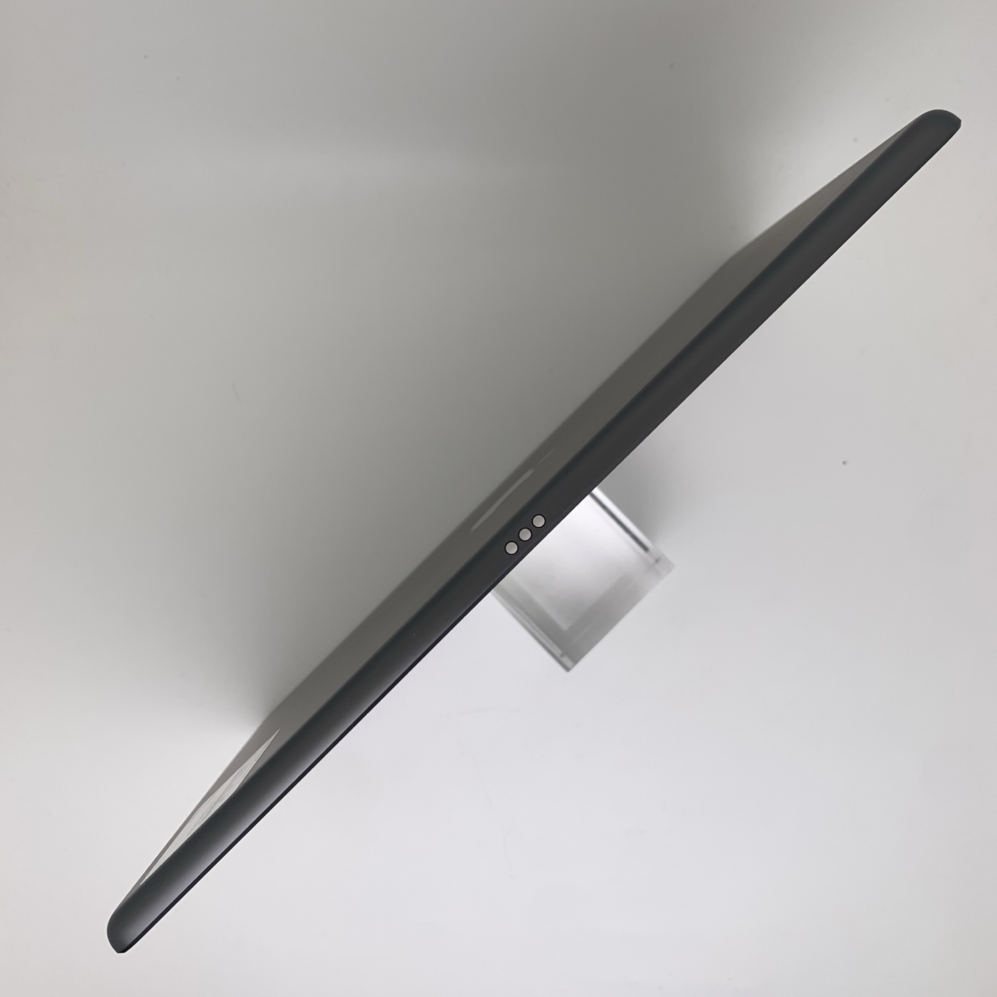 iPad 9 10.2-inch (2021) Space Gray, view 3
