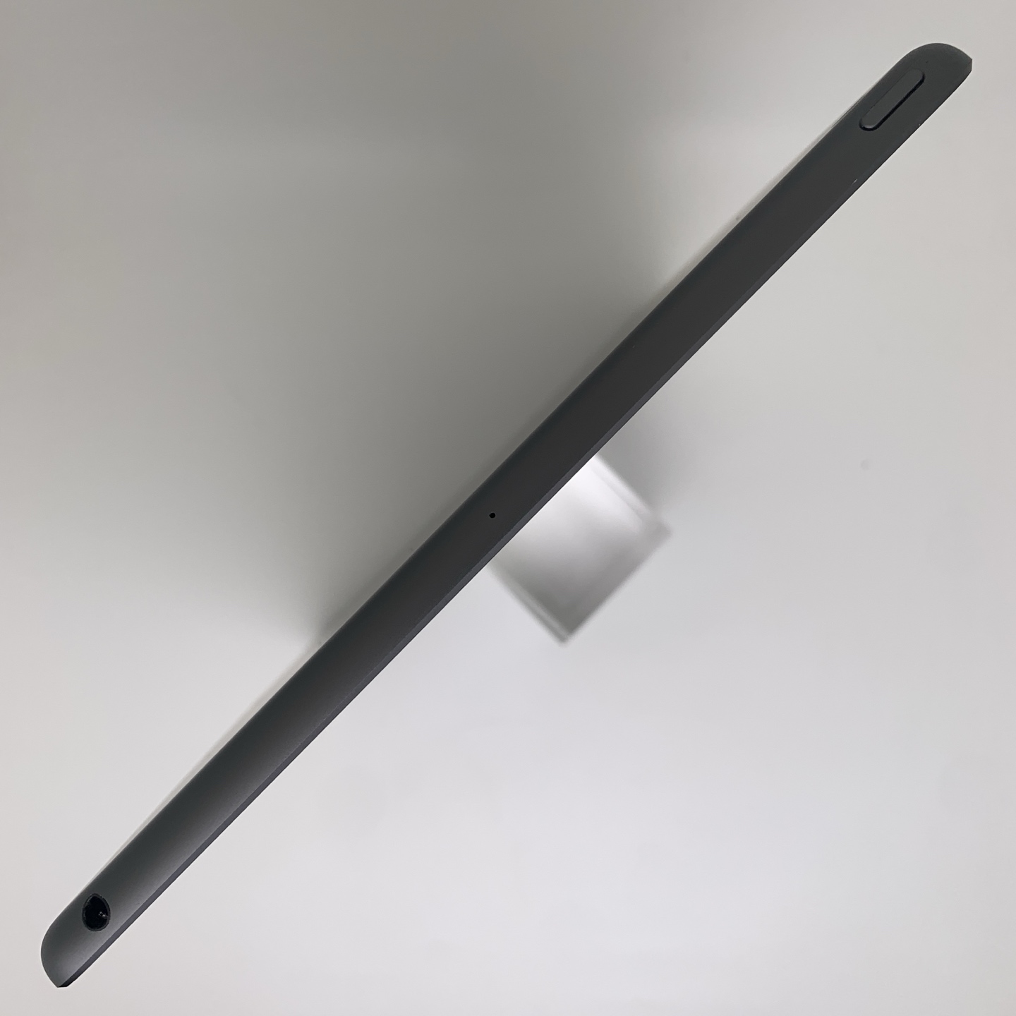iPad 9 10.2-inch (2021) Space Gray, view 5