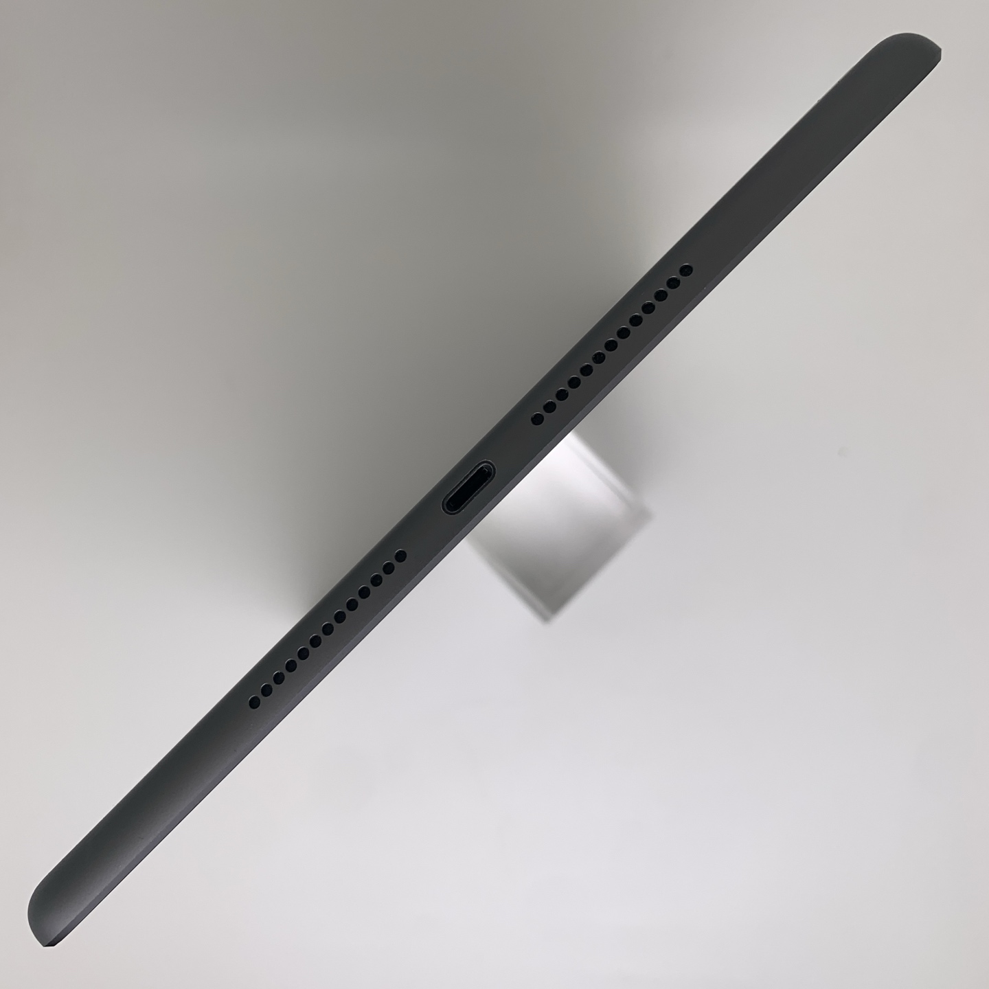 iPad 9 10.2-inch (2021) Space Gray, view 6