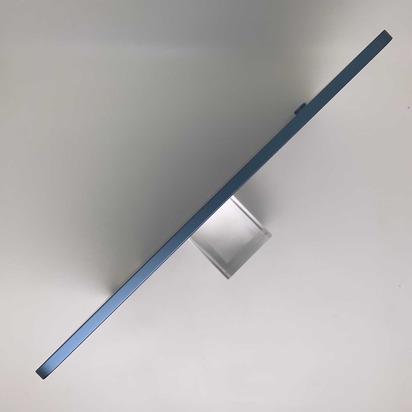 iPad Air 5 11-inch (2022) Blue, view 4