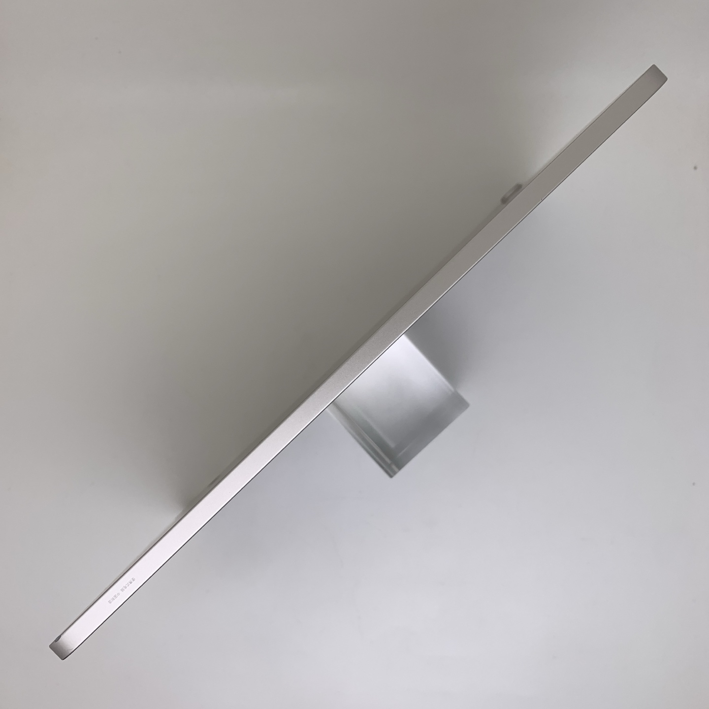 iPad Air 7 11-inch (2024) Starlight, view 4