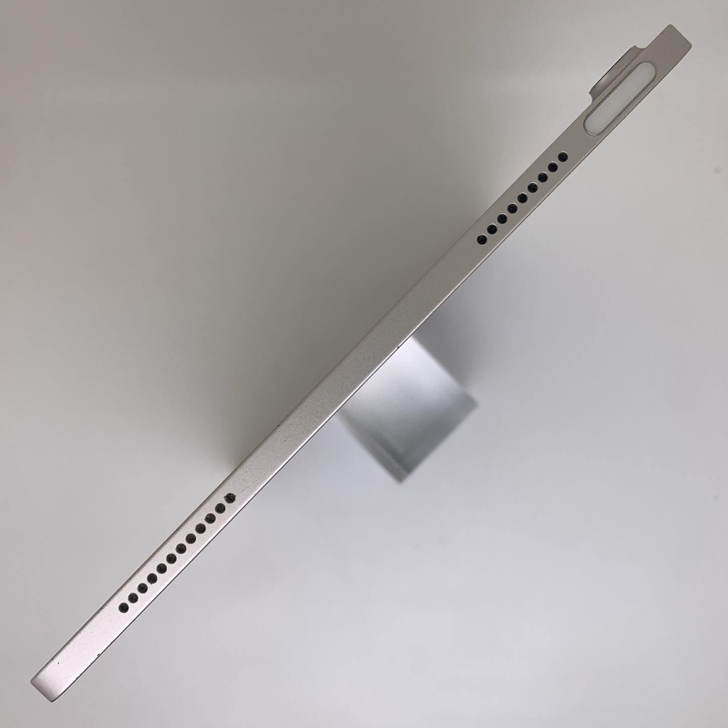 iPad Air 7 11-inch (2024) Starlight, view 5