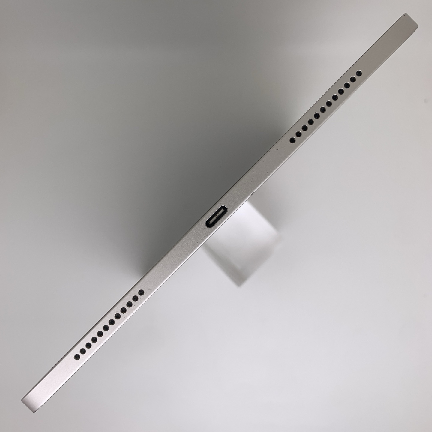 iPad Air 7 11-inch (2024) Starlight, view 6