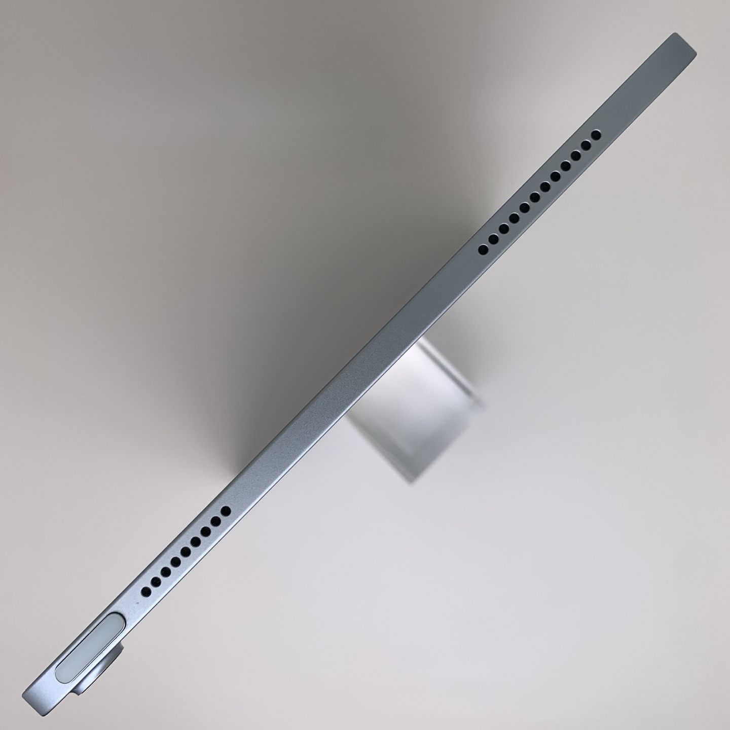 iPad Air 7 11-inch (2025) Blue, view 5