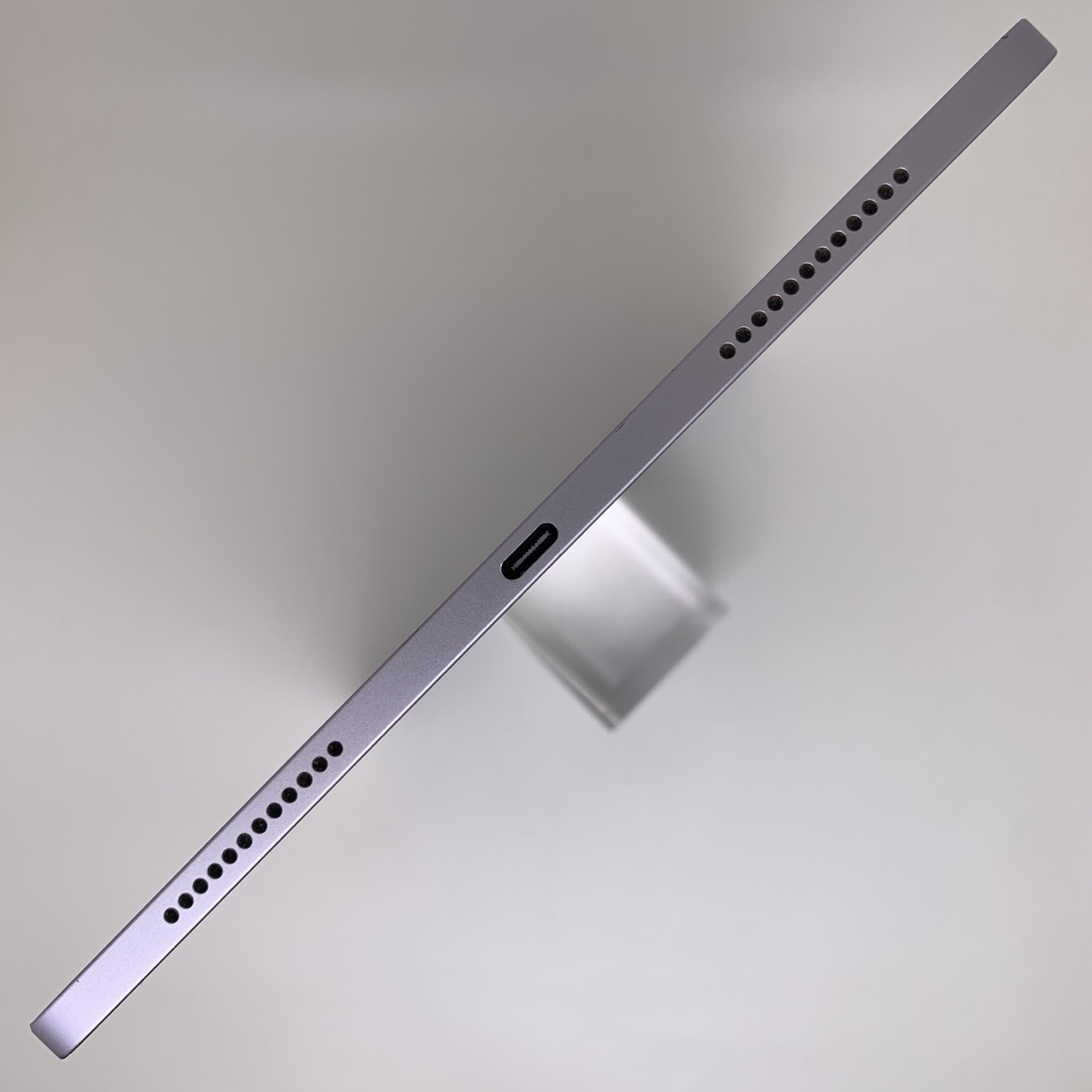iPad Air 7 11-inch (2025) Purple, view 6