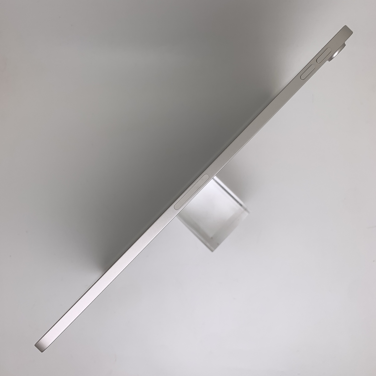 iPad Air 7 11-inch (2025) Silver, view 3