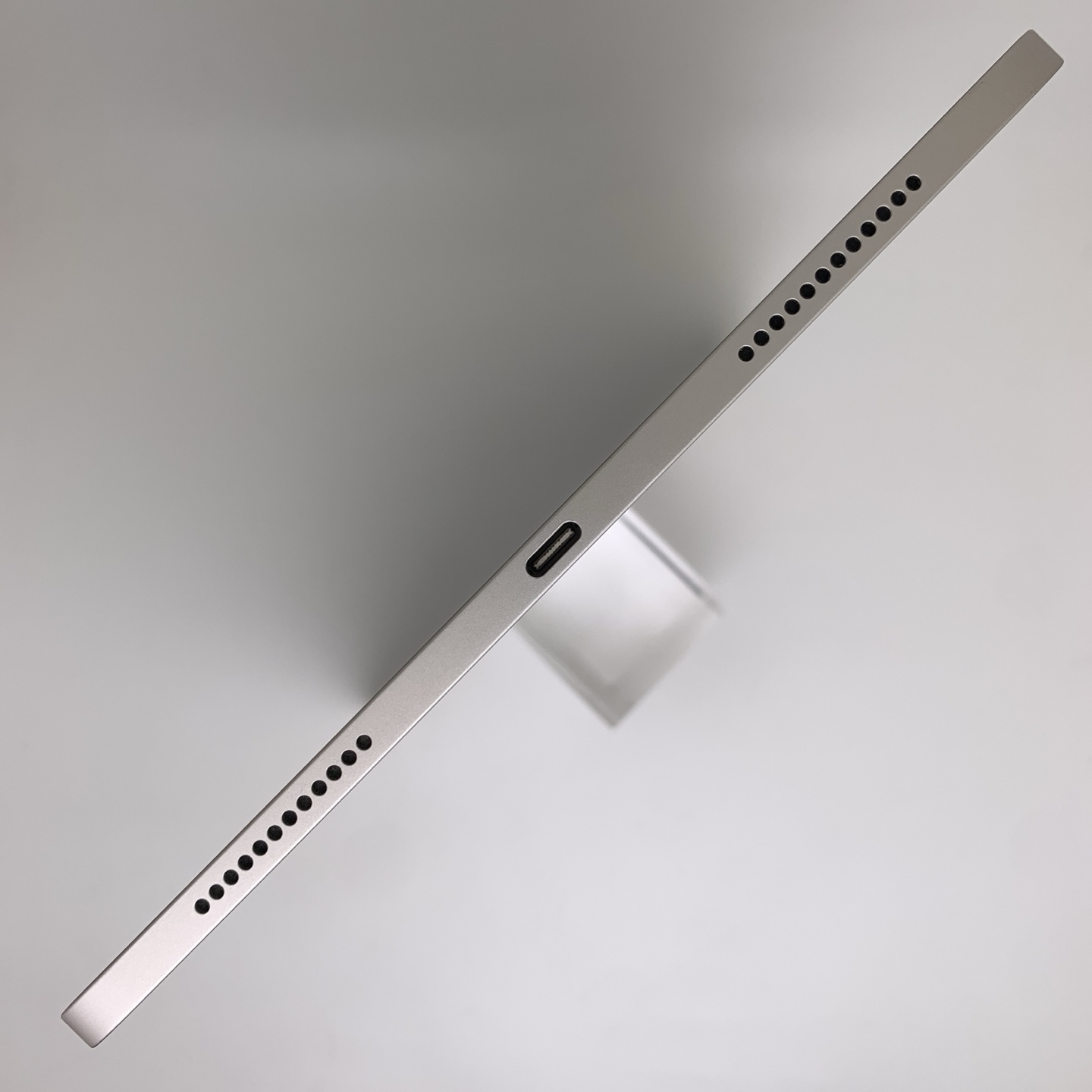 iPad Air 7 11-inch (2025) Silver, view 6