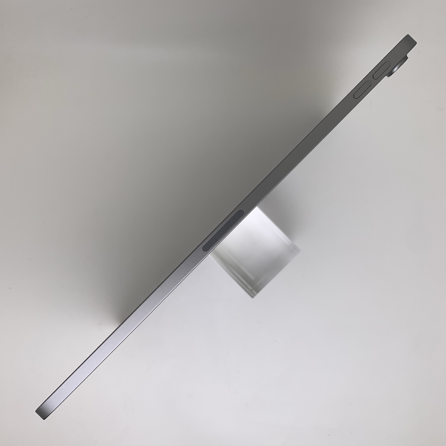 iPad Air 7 11-inch (2025) Space Gray, view 4