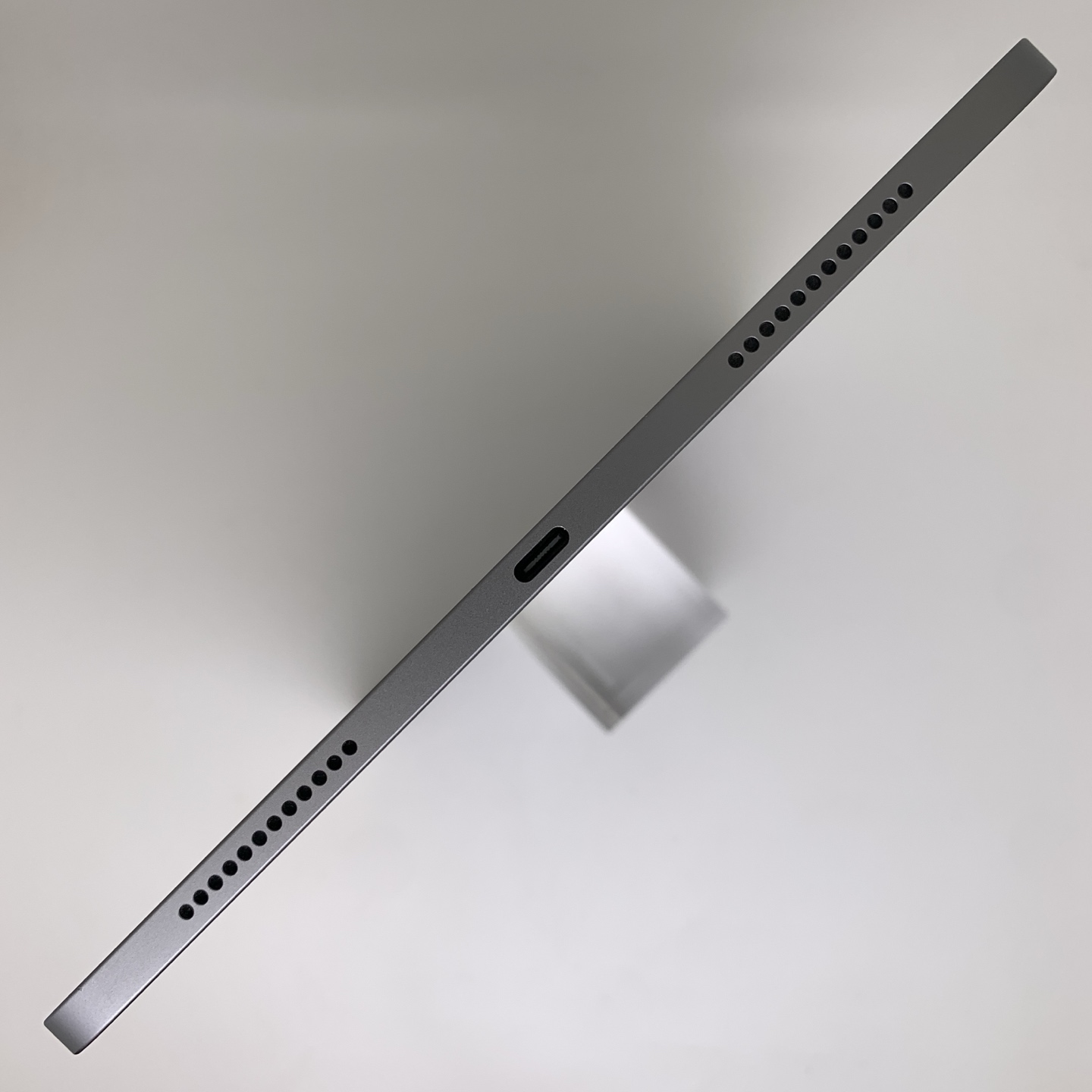 iPad Air 7 11-inch (2025) Space Gray, view 6
