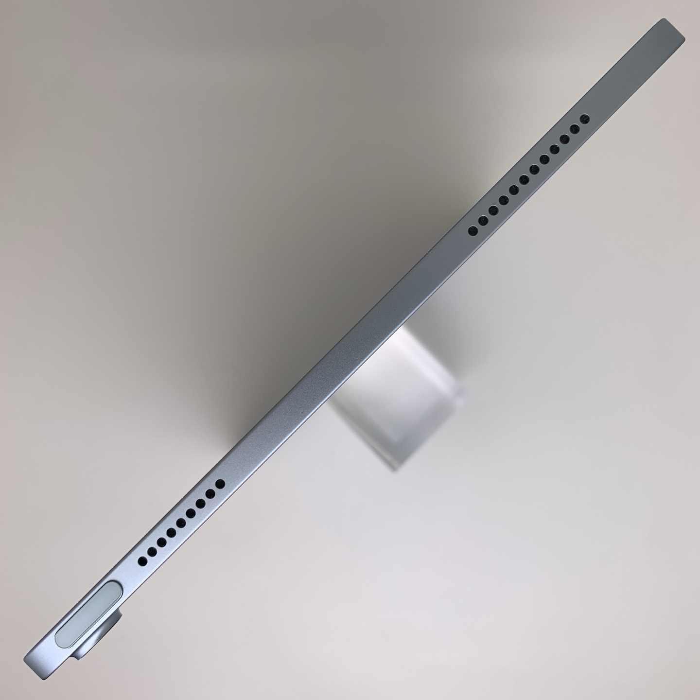 iPad Air 8 11-inch (2026) Blue, view 5