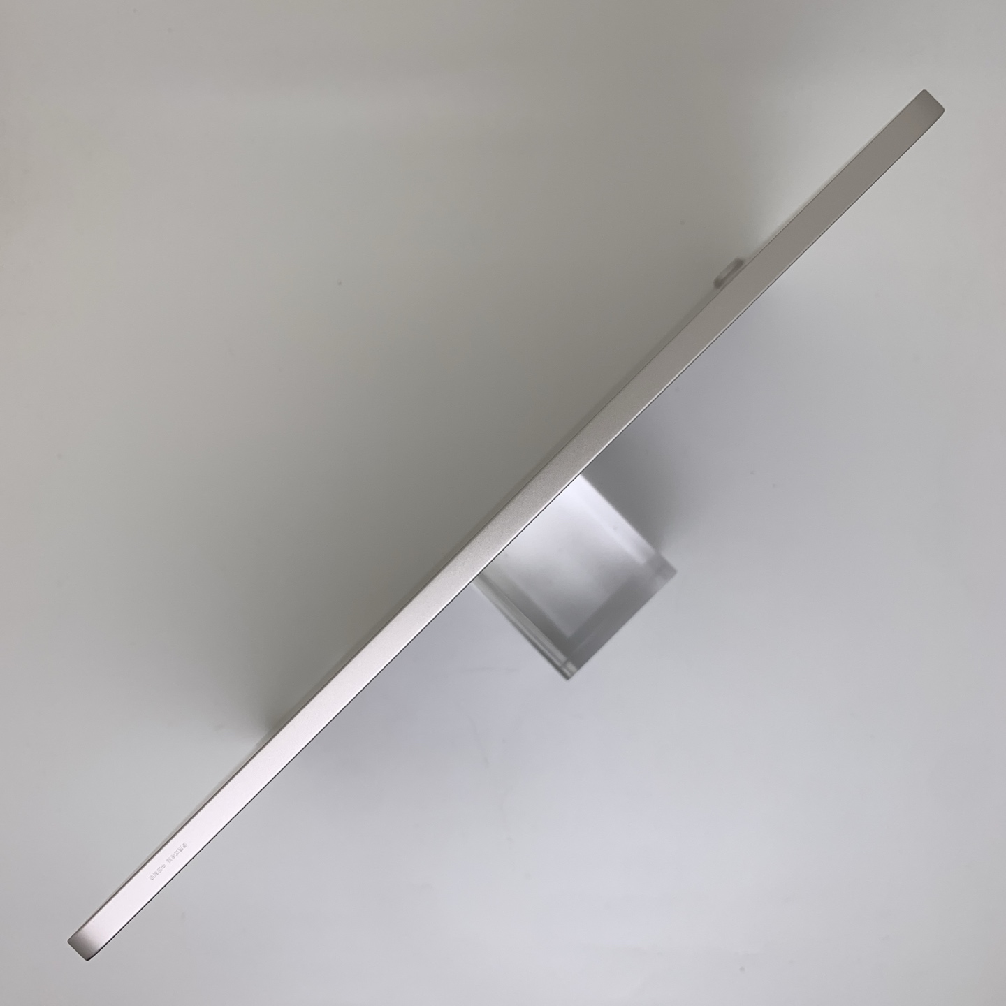 iPad Air 8 11-inch (2026) Starlight, view 3