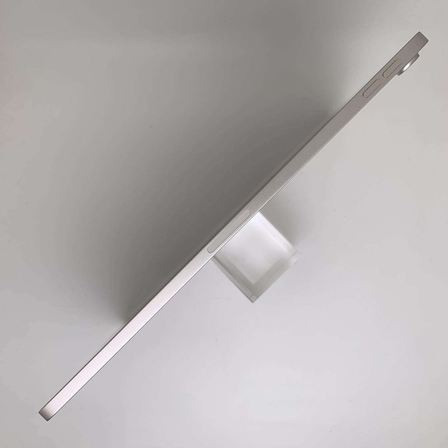 iPad Air 8 11-inch (2026) Starlight, view 4