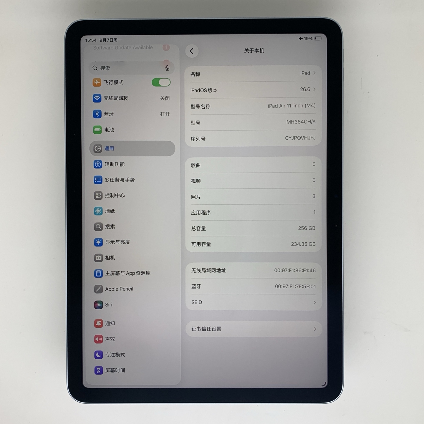 iPad Air 8 11-inch (2026) Blue, view 2