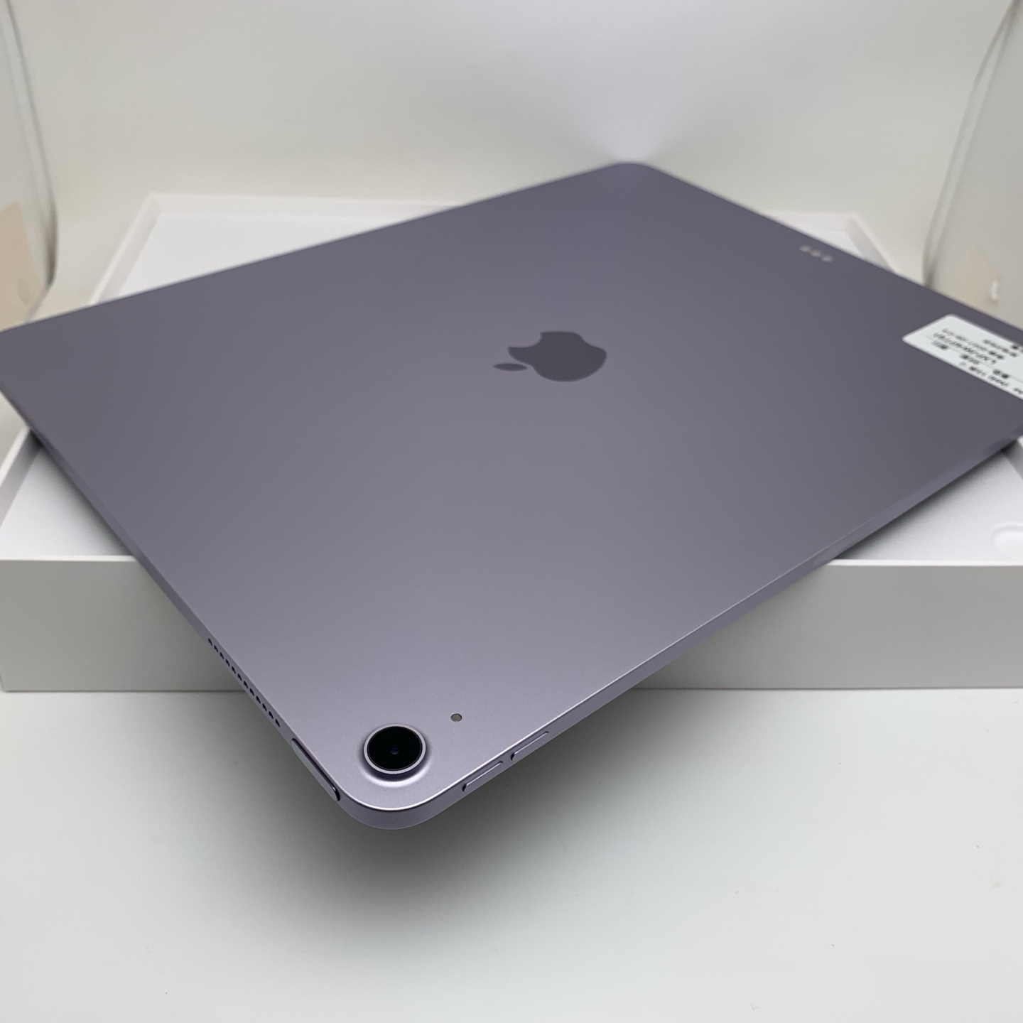 iPad Air 8 13-inch (2026) Purple, view 3