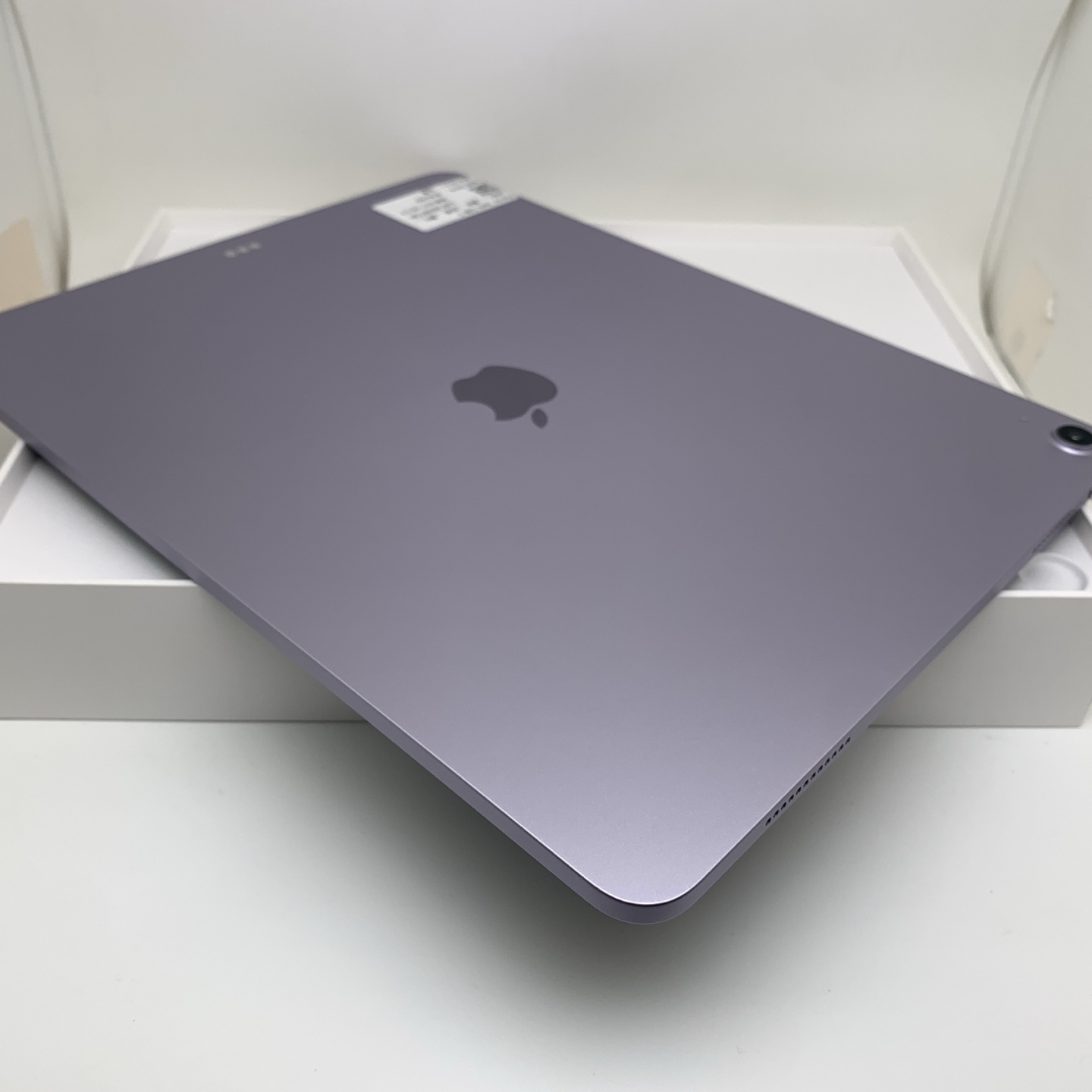 iPad Air 8 13-inch (2026) Purple, view 4