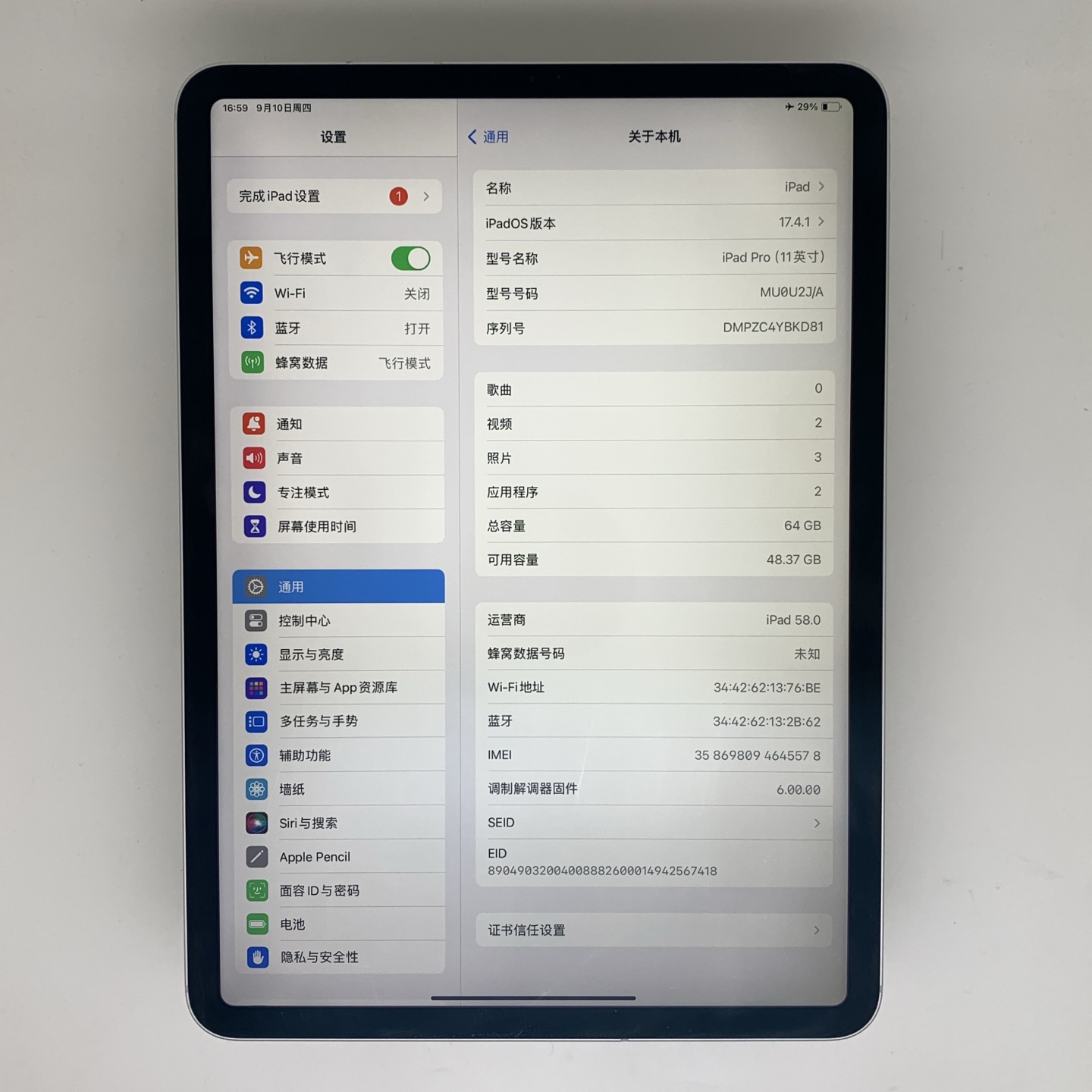 iPad Pro 11-inch (2018) Silver, view 2