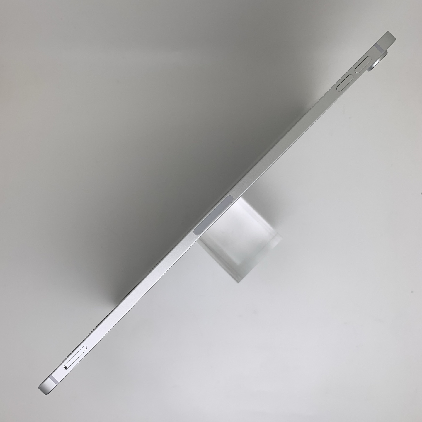 iPad Pro 11-inch (2018) Silver, view 3
