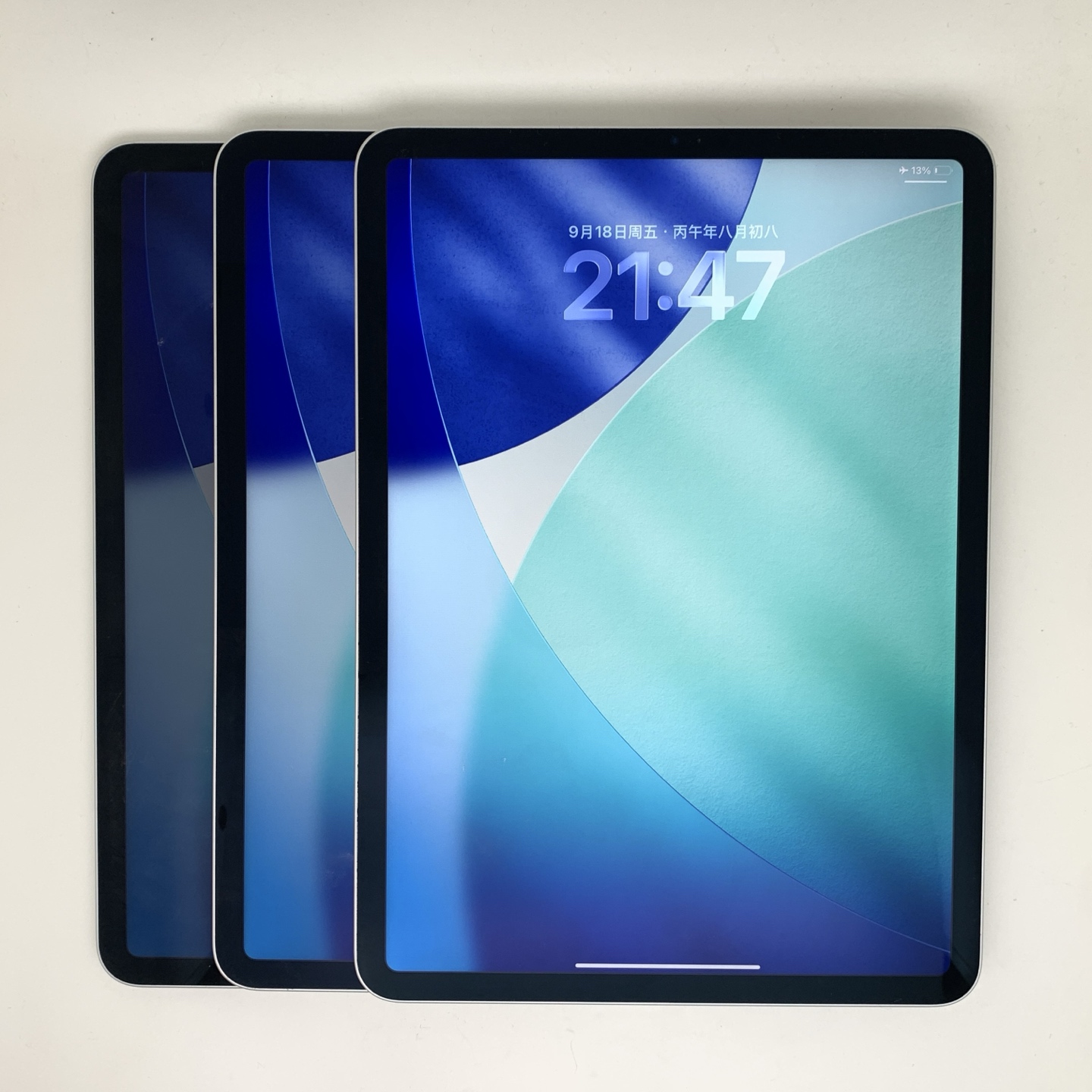 iPad Pro 11-inch (2020) Silver, view 2