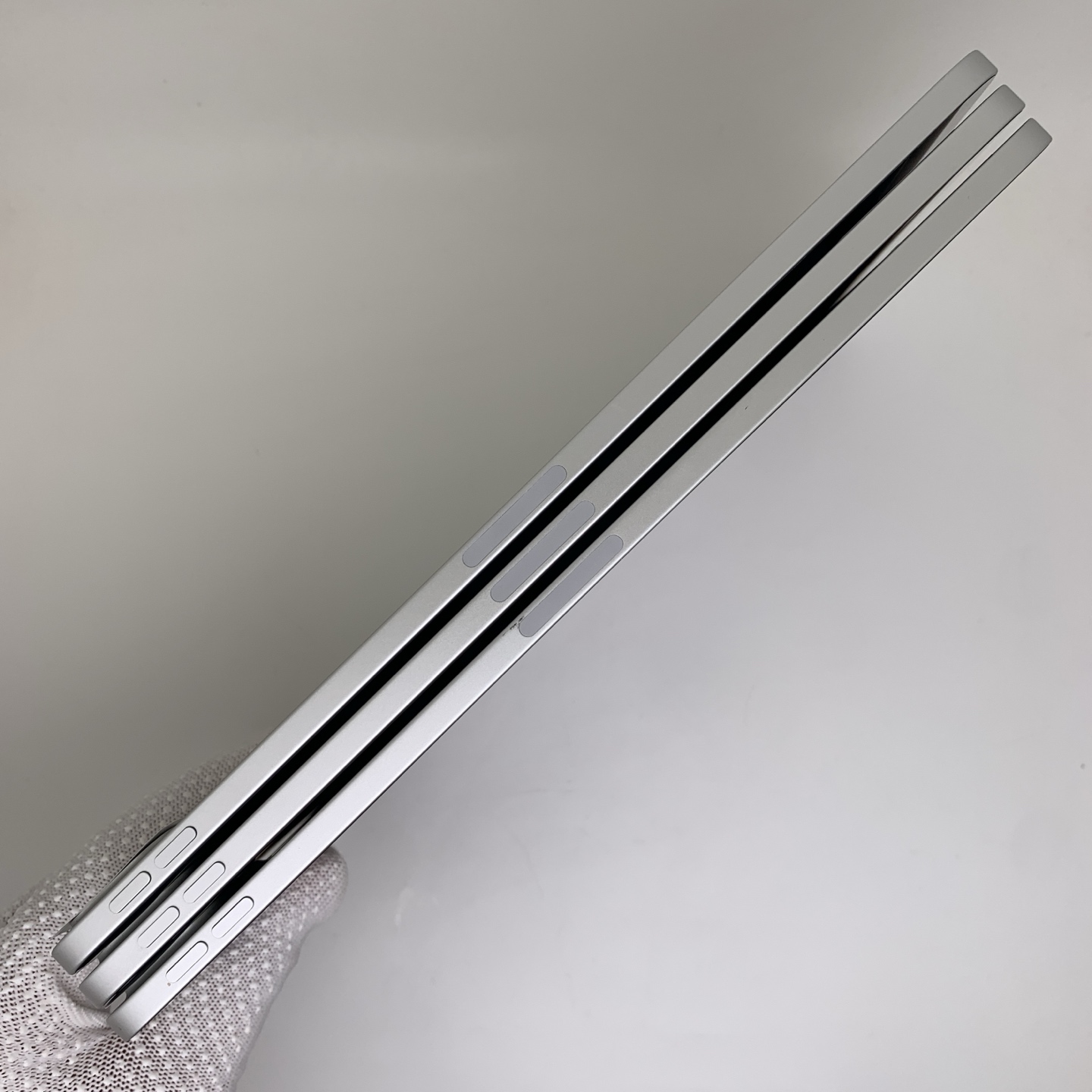 iPad Pro 11-inch (2020) Silver, view 3