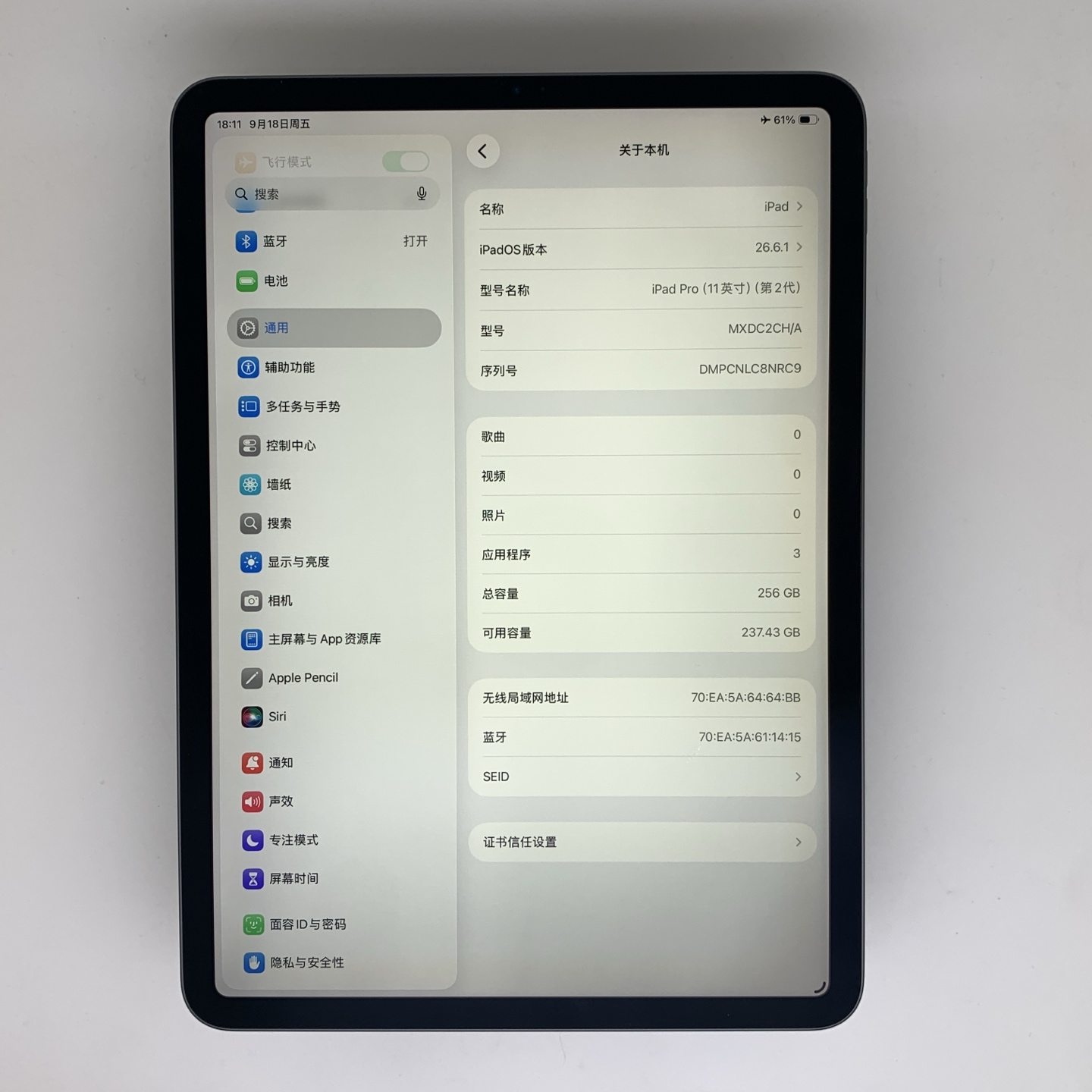 iPad Pro 11-inch (2020) Space Gray, view 2