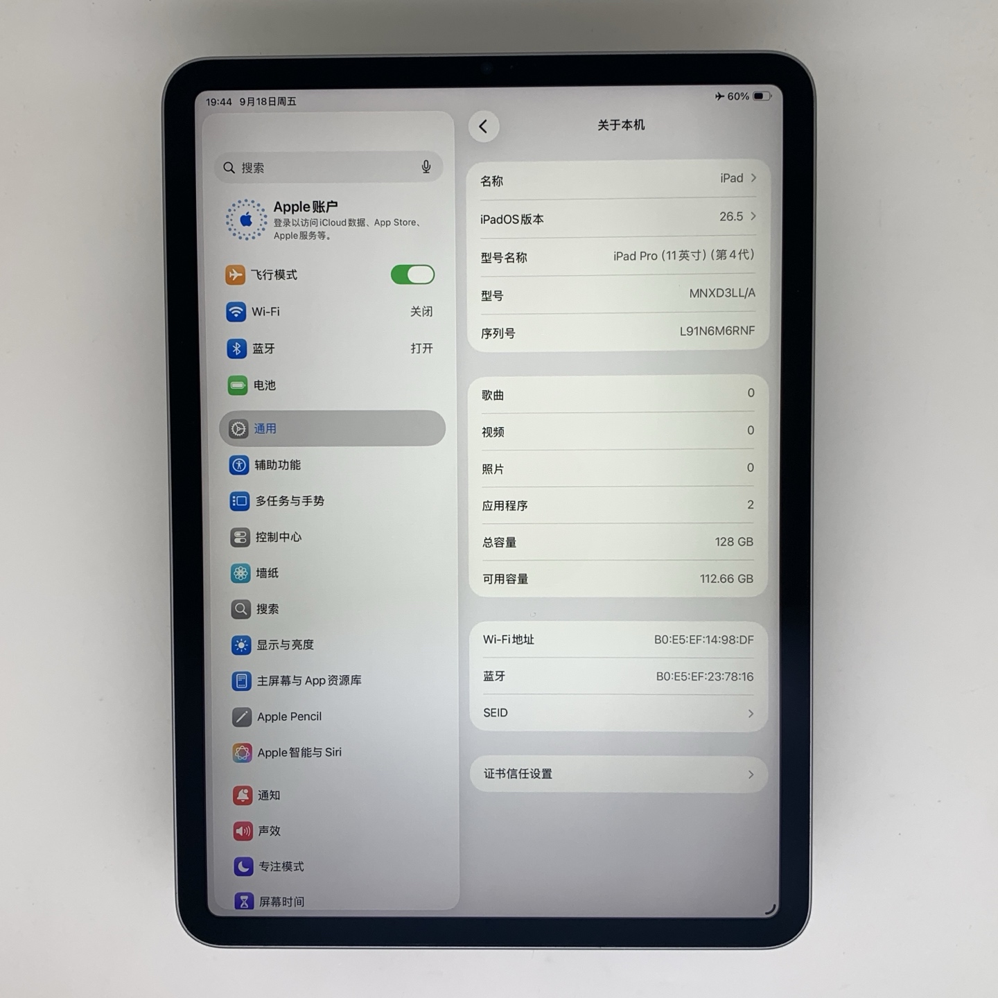 iPad Pro 11-inch (2022) Space Gray, view 2