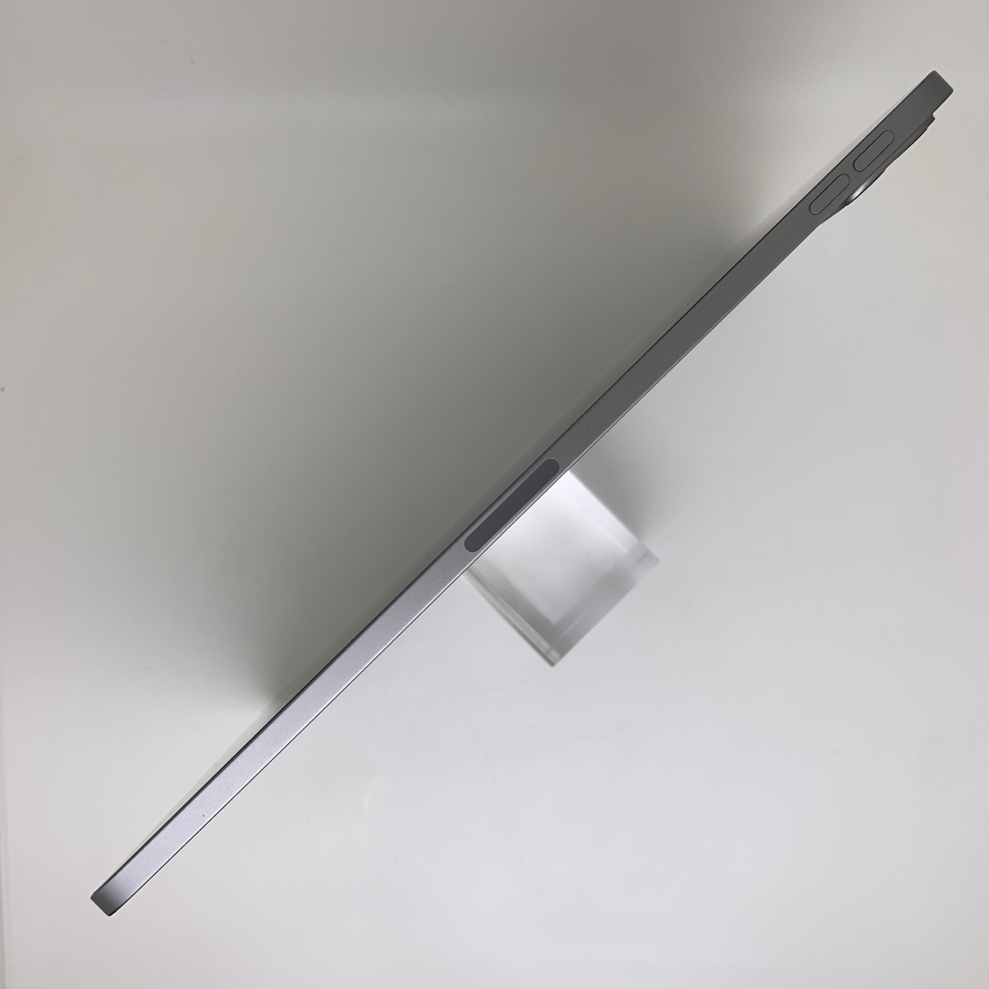 iPad Pro 11-inch (2022) Space Gray, view 4