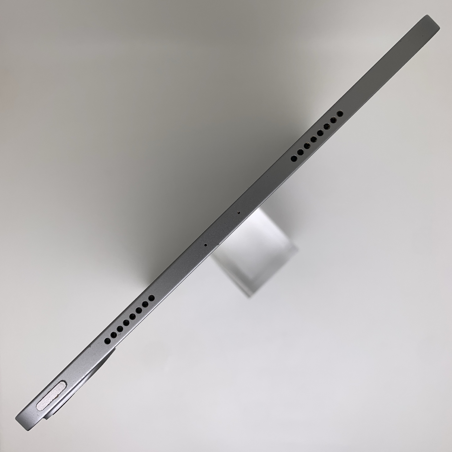 iPad Pro 11-inch (2022) Space Gray, view 5