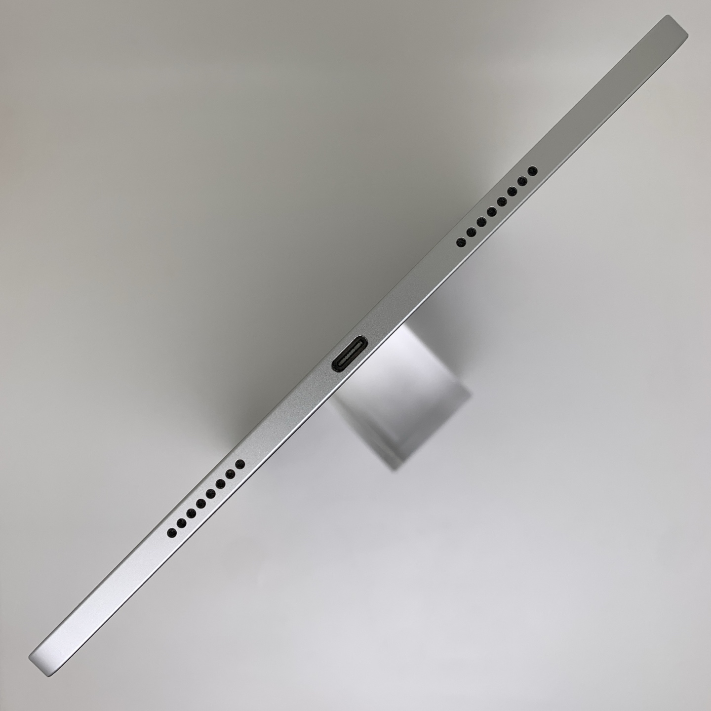iPad Pro 11-inch (2022) Silver, view 6