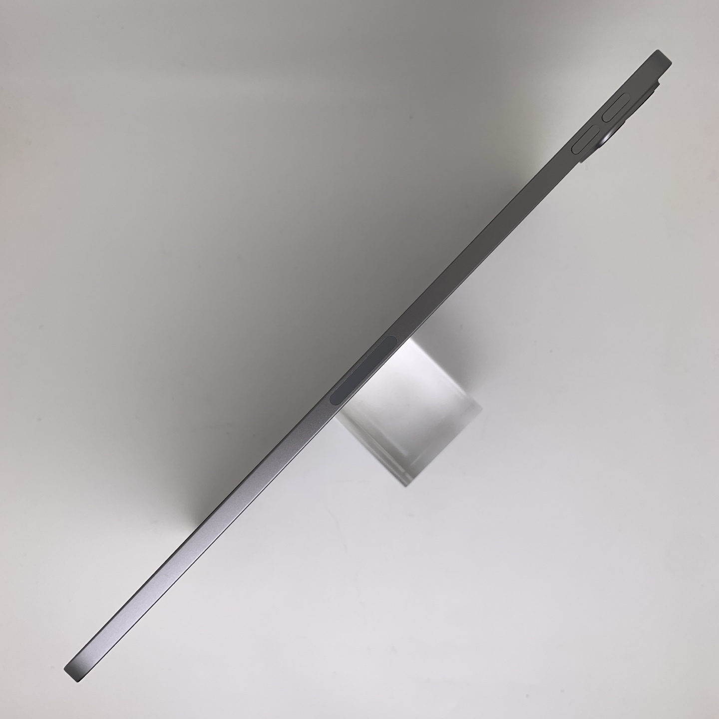 iPad Pro 11-inch (2022) Space Gray, view 3