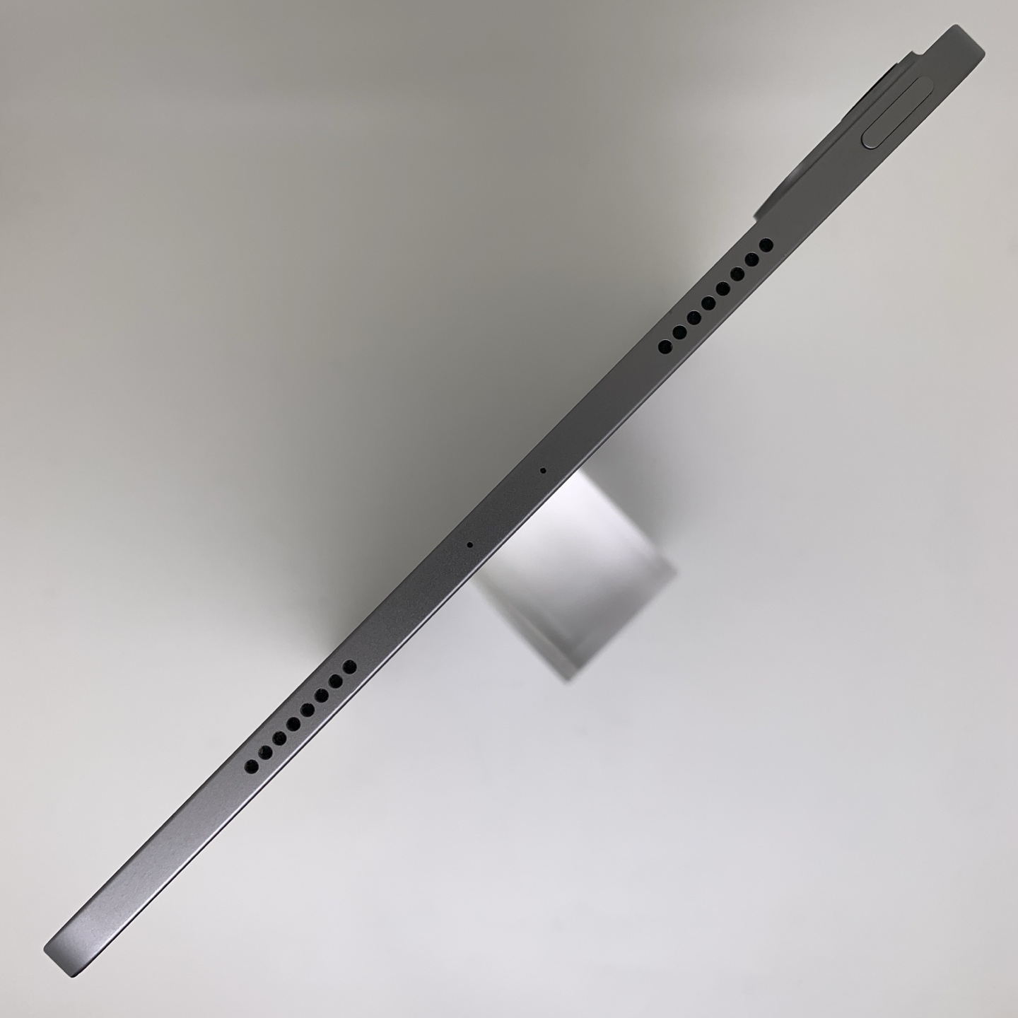 iPad Pro 11-inch (2022) Space Gray, view 5