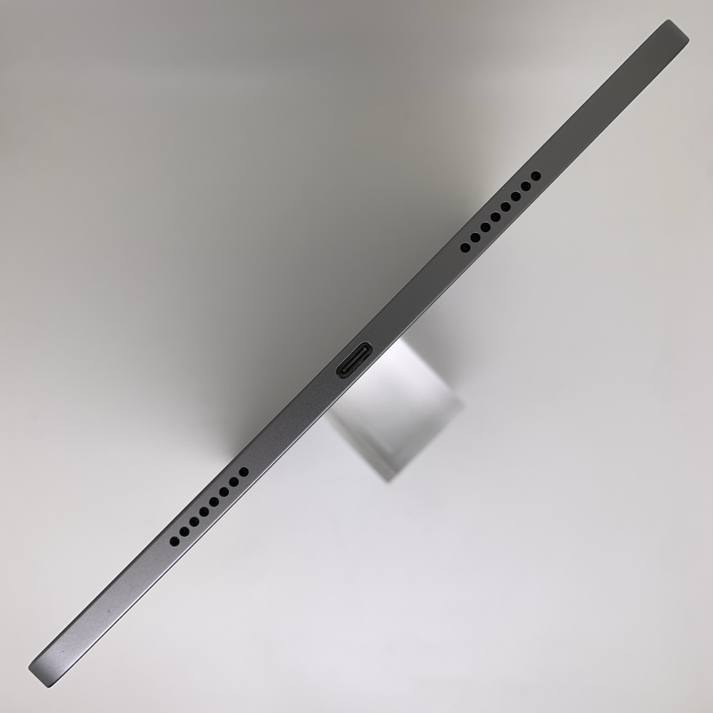 iPad Pro 11-inch (2022) Space Gray, view 6