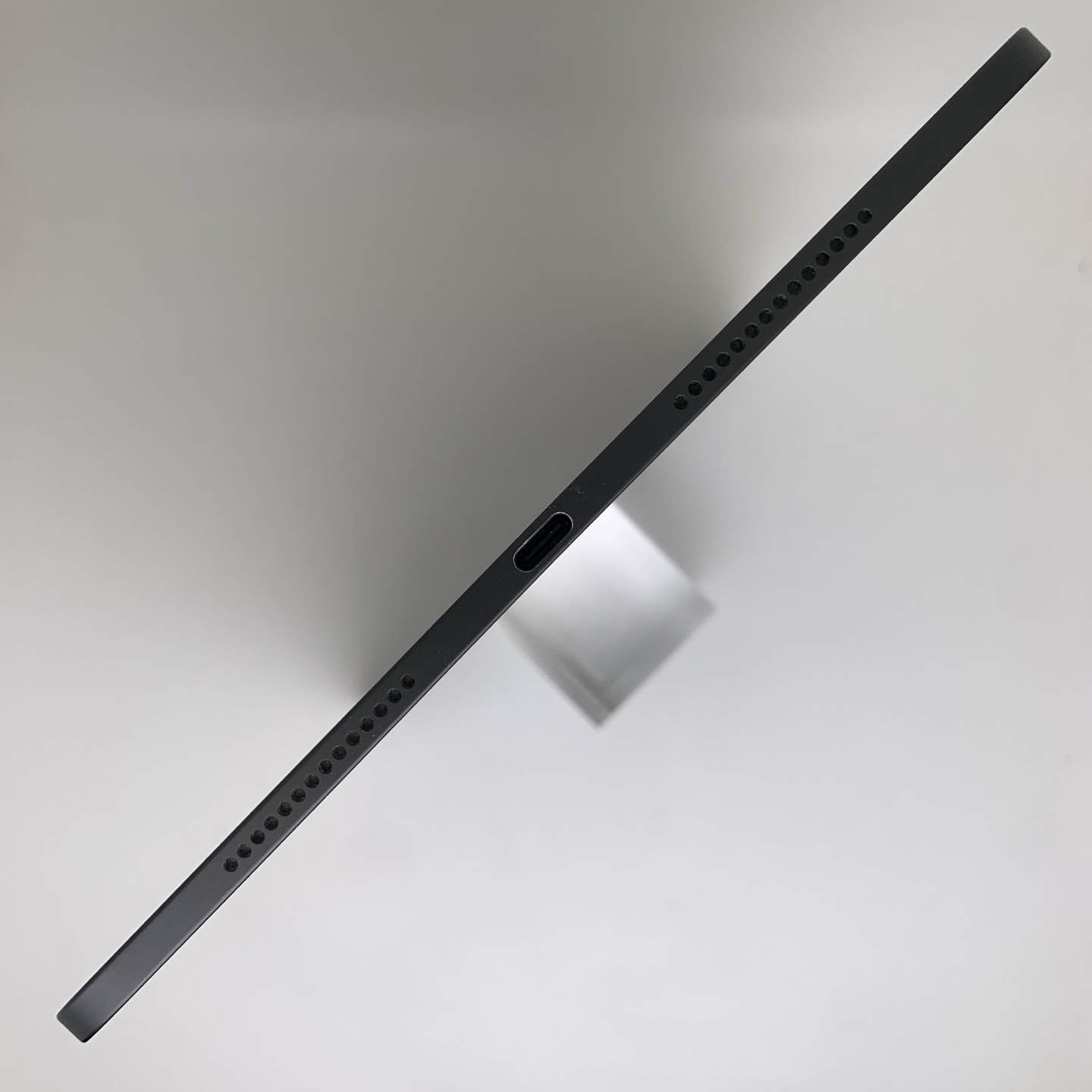 iPad Pro 11-inch (2024) Black, view 6
