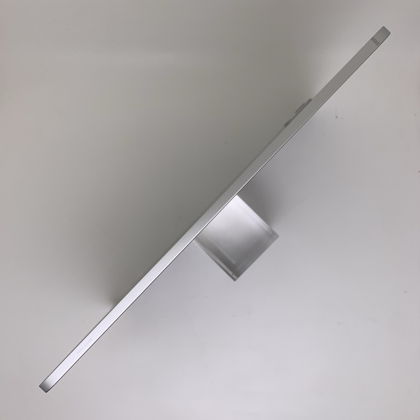 iPad Pro 11-inch (2025) Silver, view 3