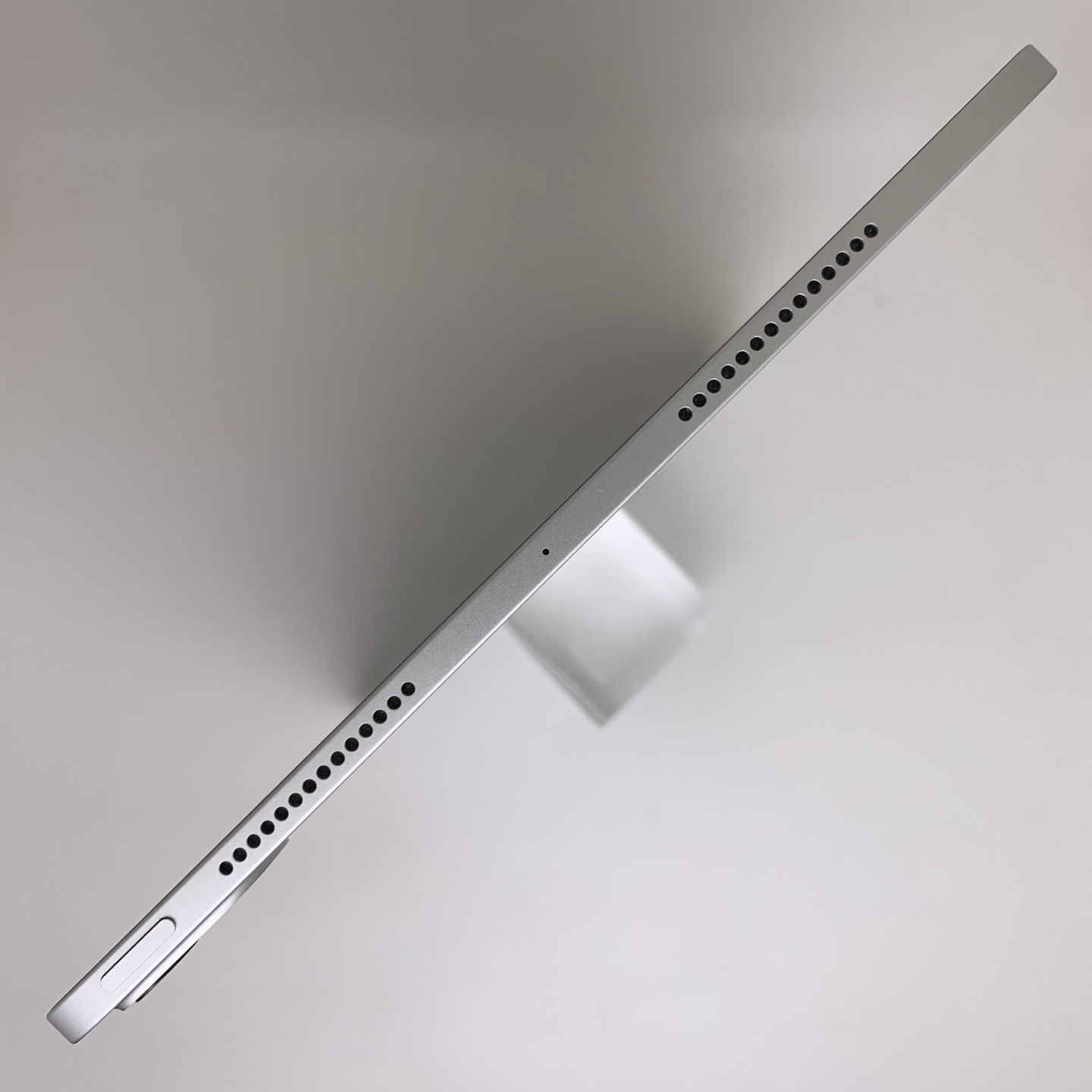 iPad Pro 11-inch (2025) Silver, view 5