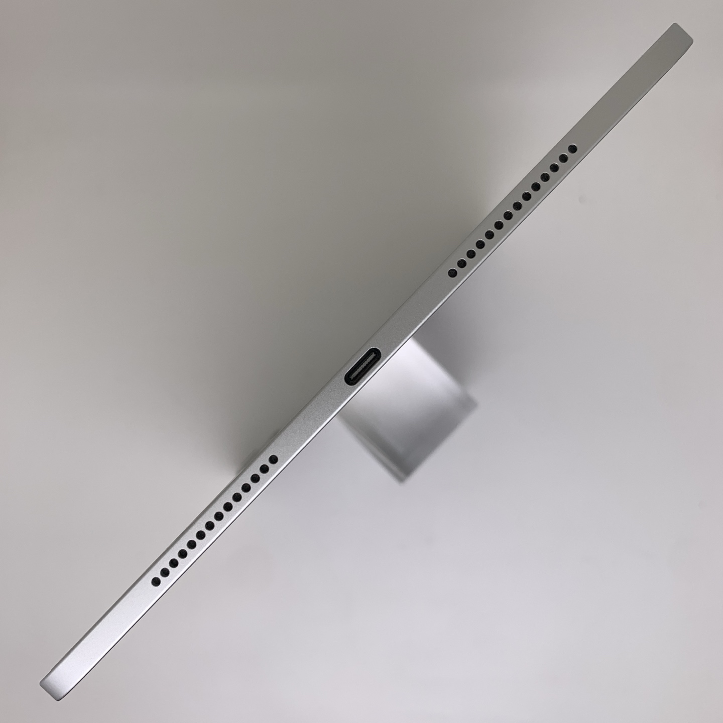 iPad Pro 11-inch (2025) Silver, view 6