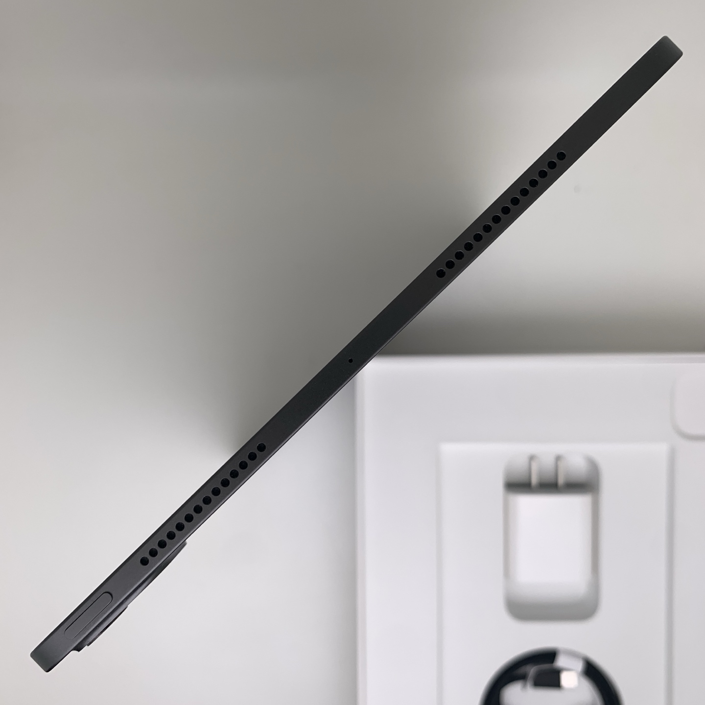 iPad Pro 11-inch (2025) Space Black, view 5