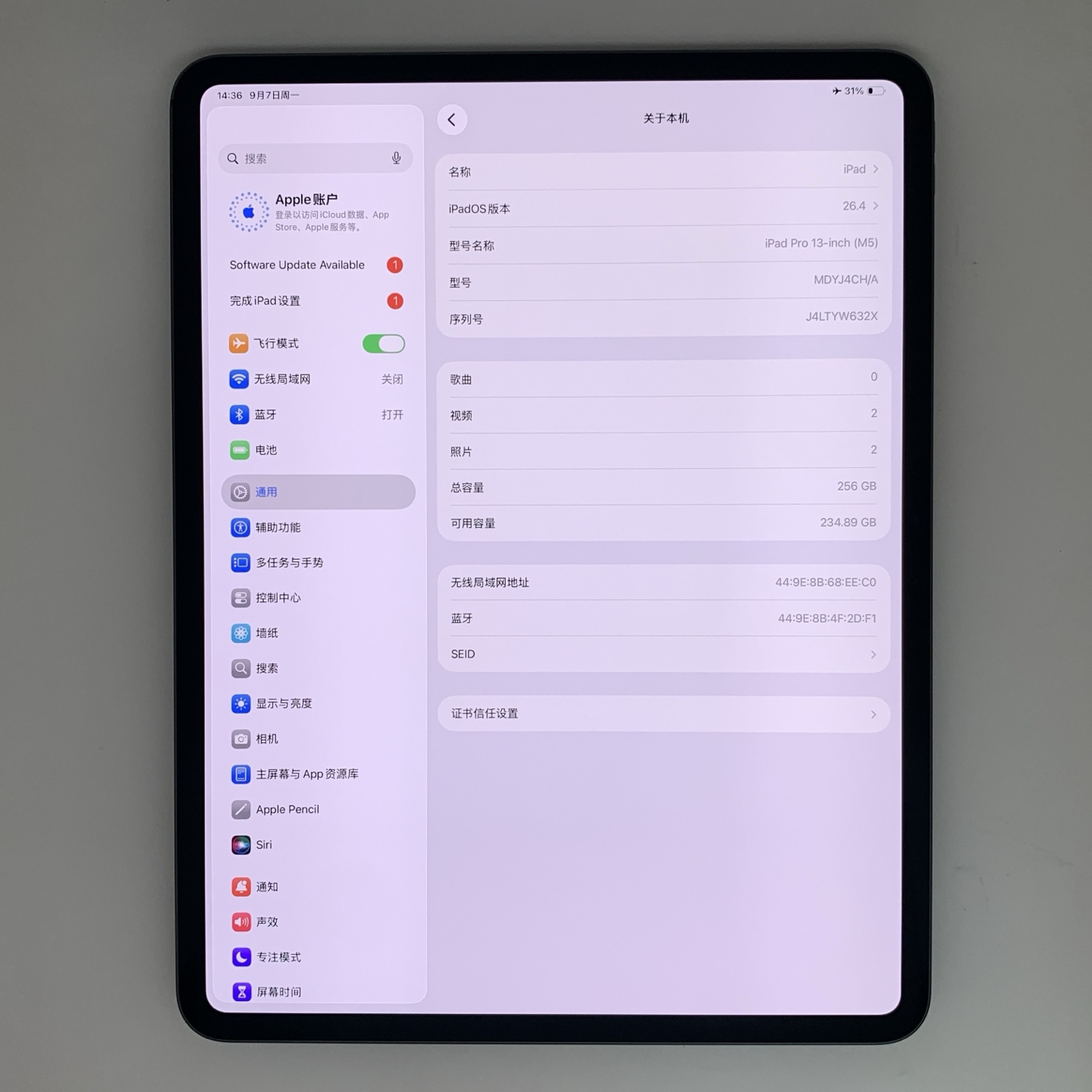 iPad Pro 13-inch (2025) Space Gray, view 2