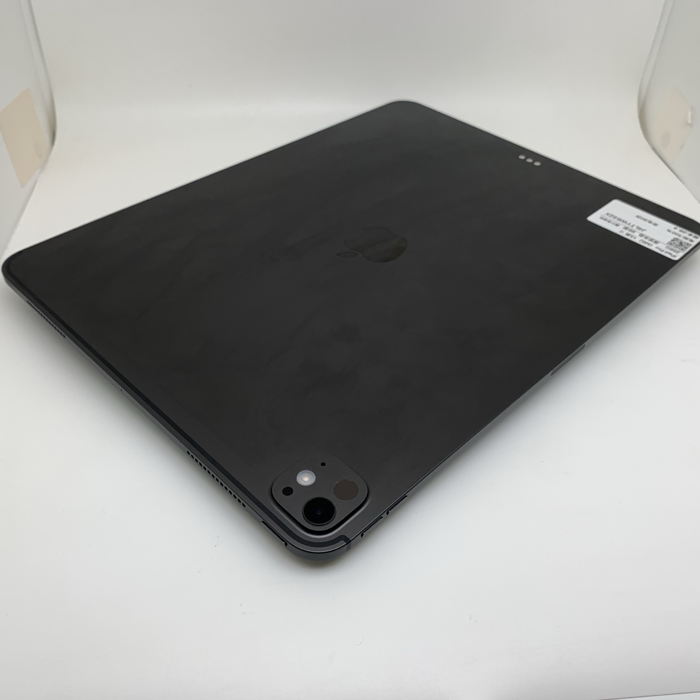iPad Pro 13-inch (2025) Space Gray, view 3