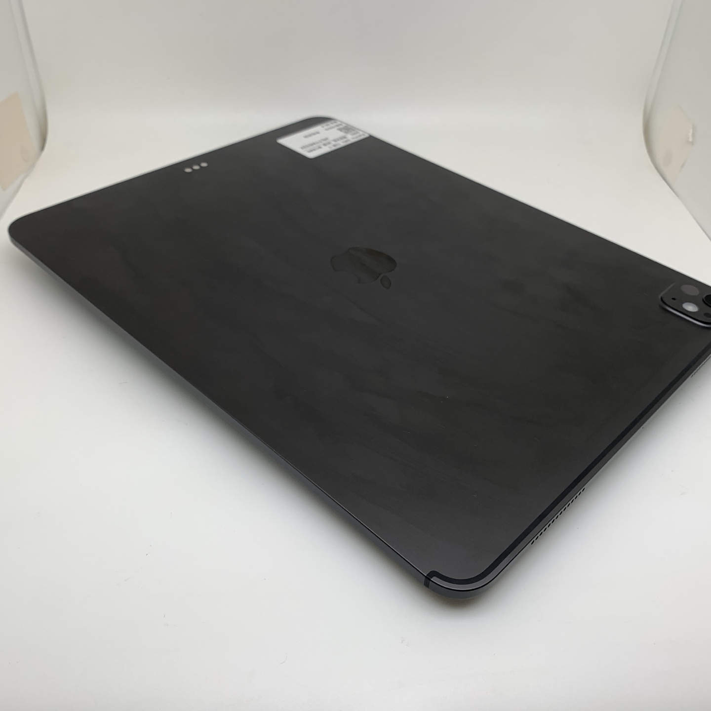 iPad Pro 13-inch (2025) Space Gray, view 4