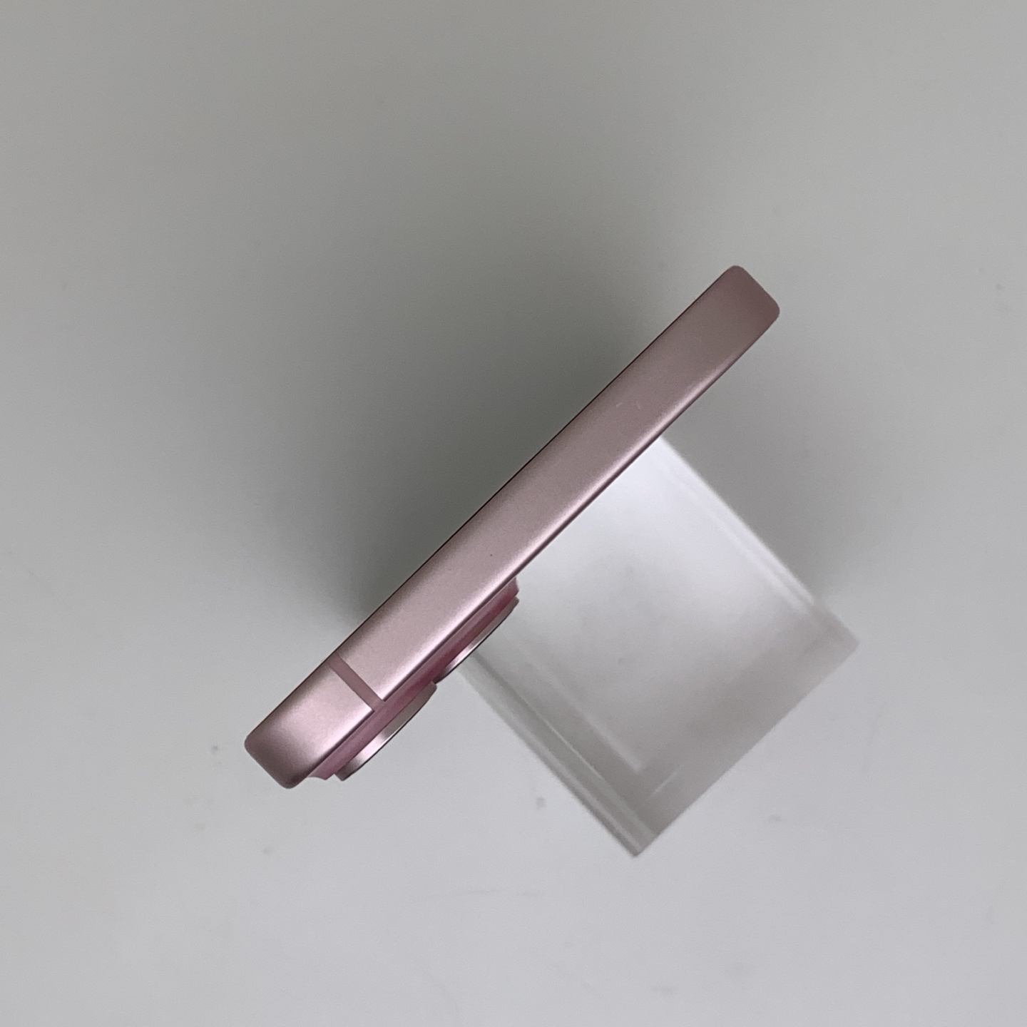 iPhone 15 Plus Pink, view 5
