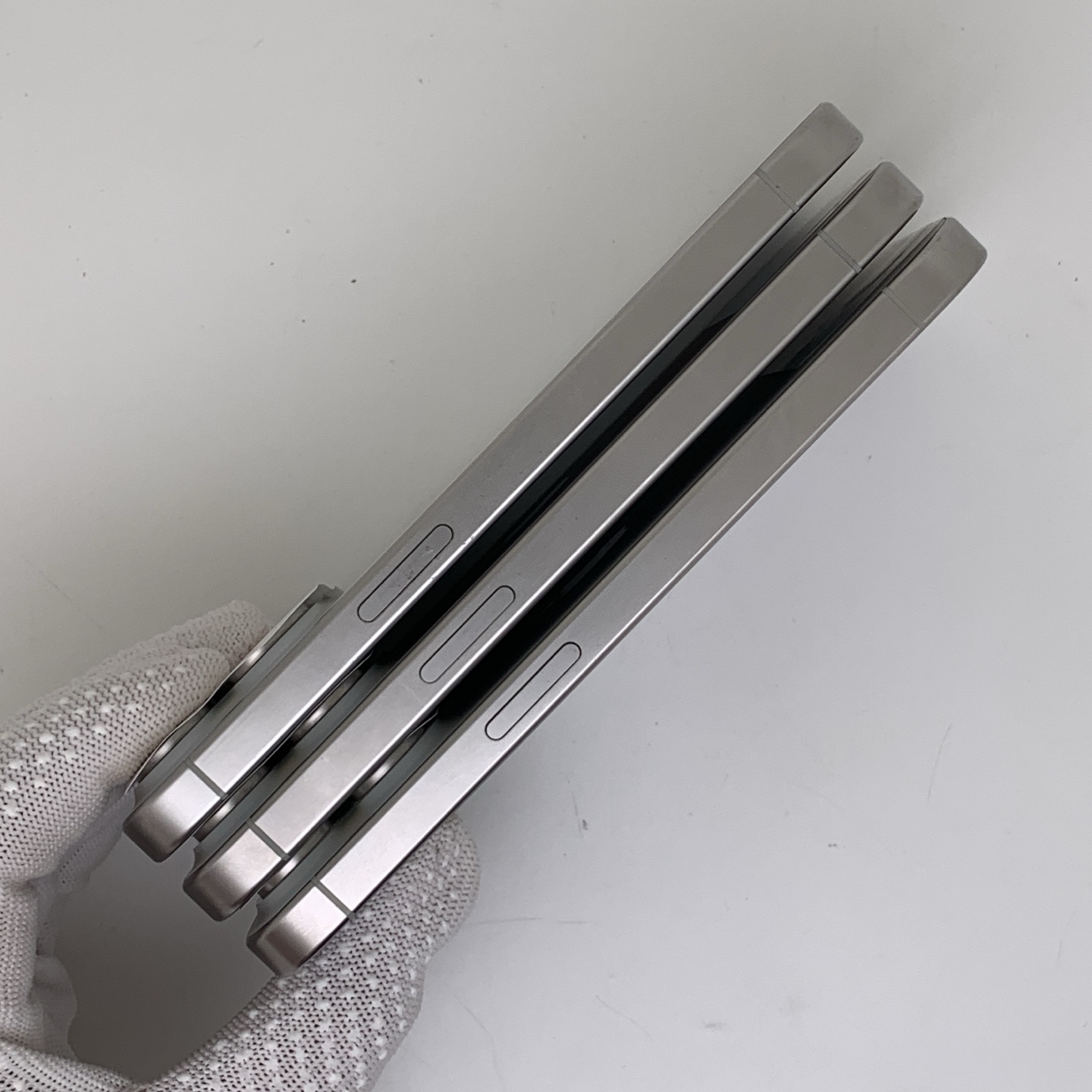 iPhone 15 Pro White Titanium, view 3