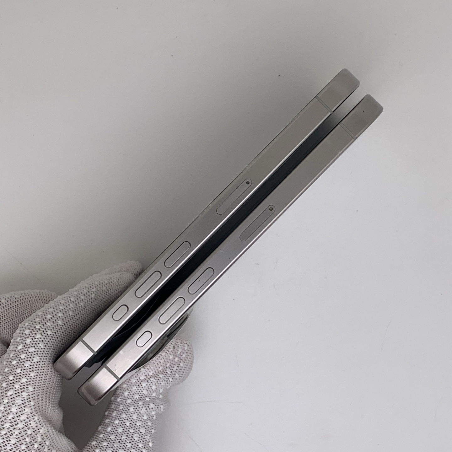 iPhone 15 Pro White Titanium, view 4